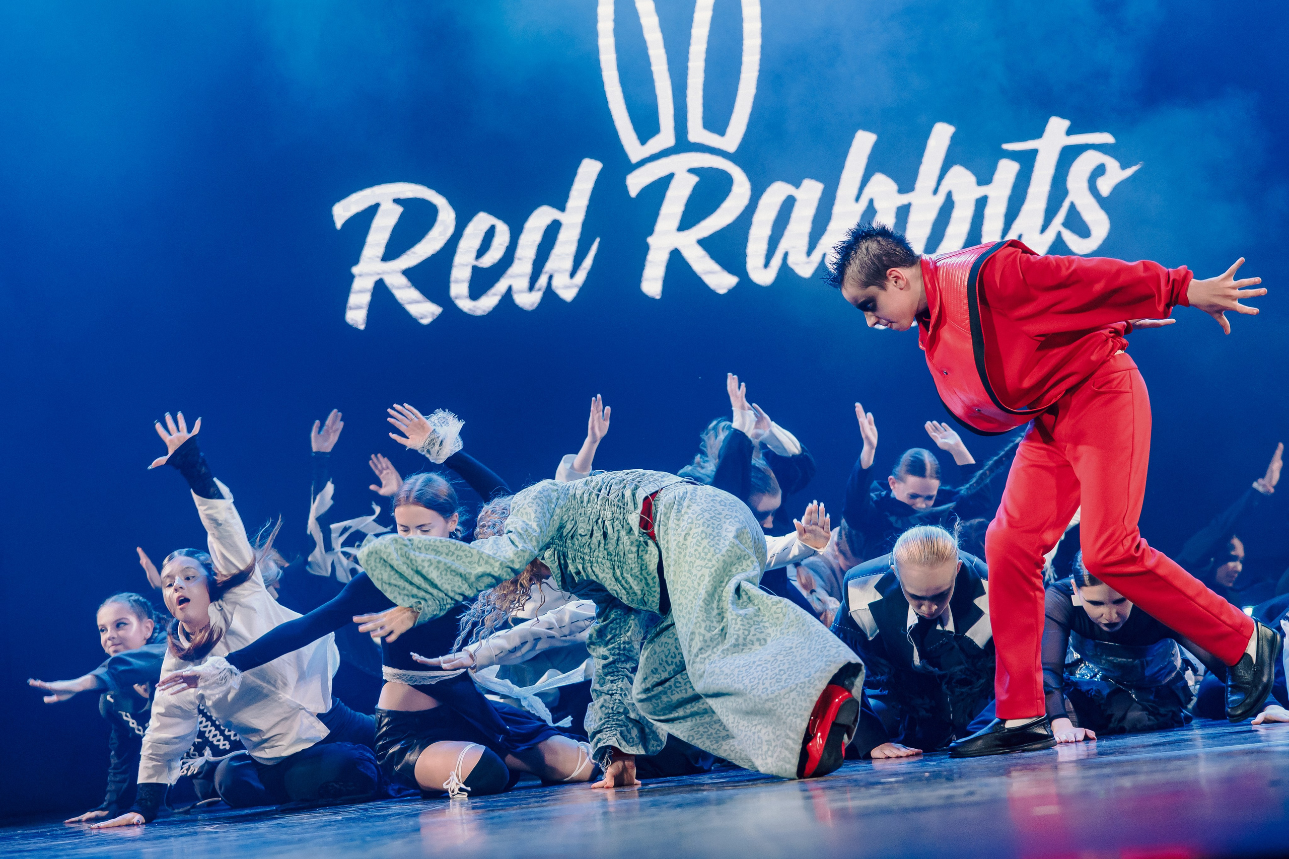 Отчётный концерт танцевальной школы «Red Rabbits» 2025. Лёшка Варзегов — фотограф