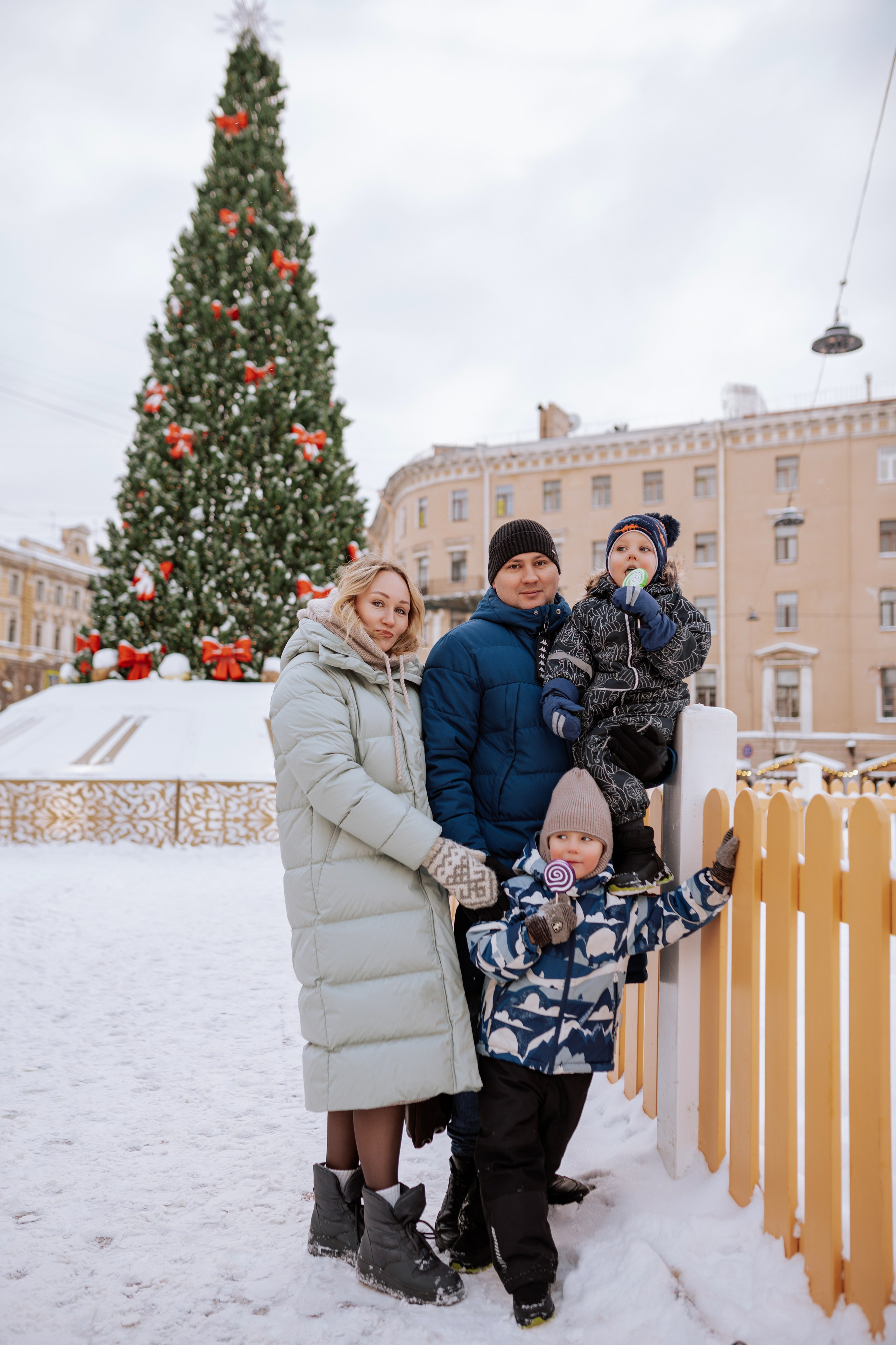 Семейная, Манежная площадь