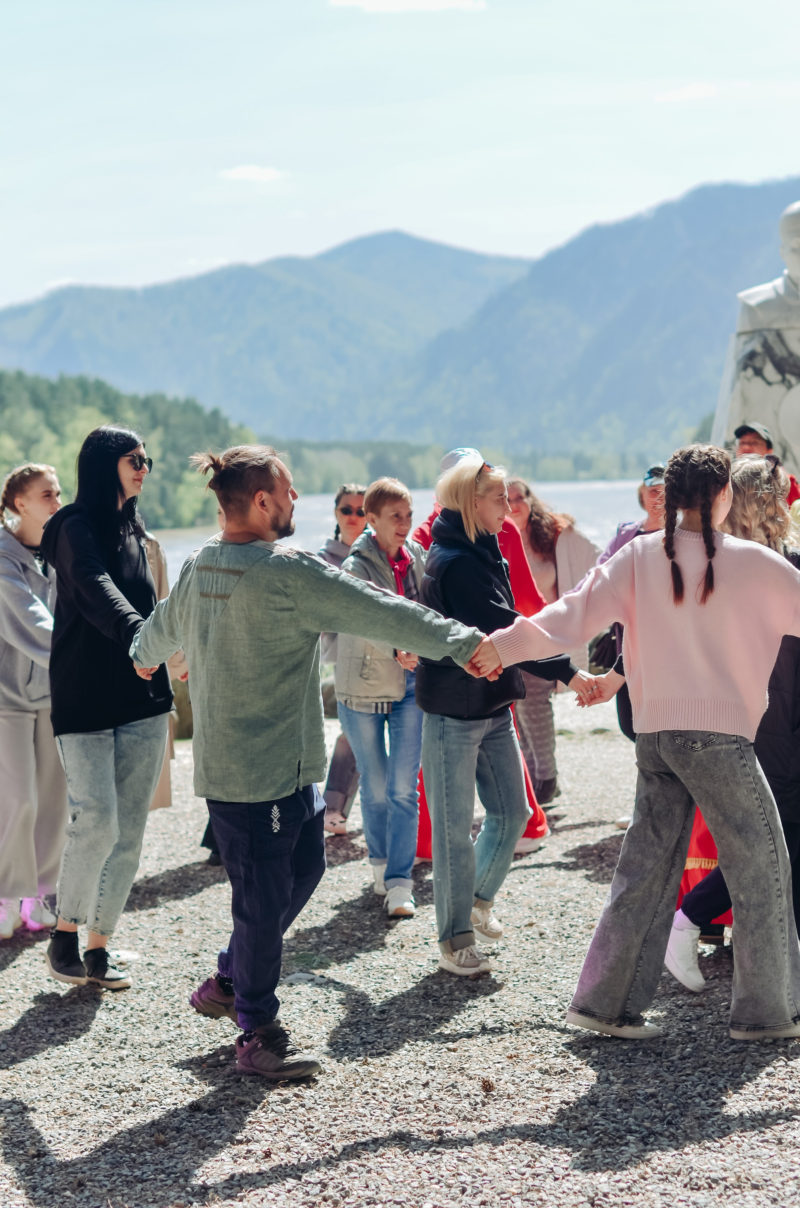 Фестиваль «Цветение Маральника на Алтае 2025». Фоторепортаж. Денисова Аля — фотограф для парных съемок и индивидуальных историй в Барнауле