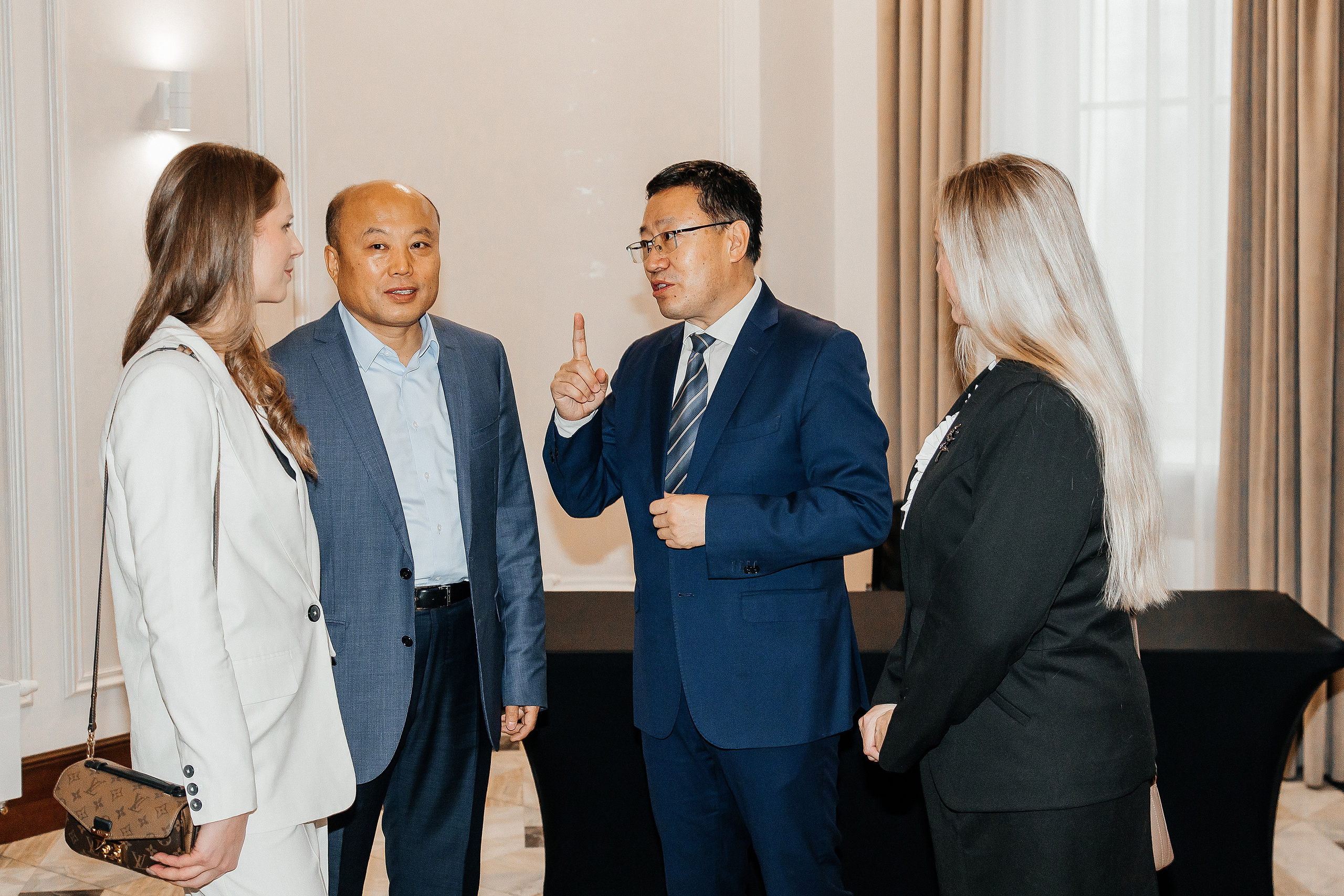 Бизнес — встреча с предпринимателями Китая. Фотограф Екатеринбург Марина Поздеева