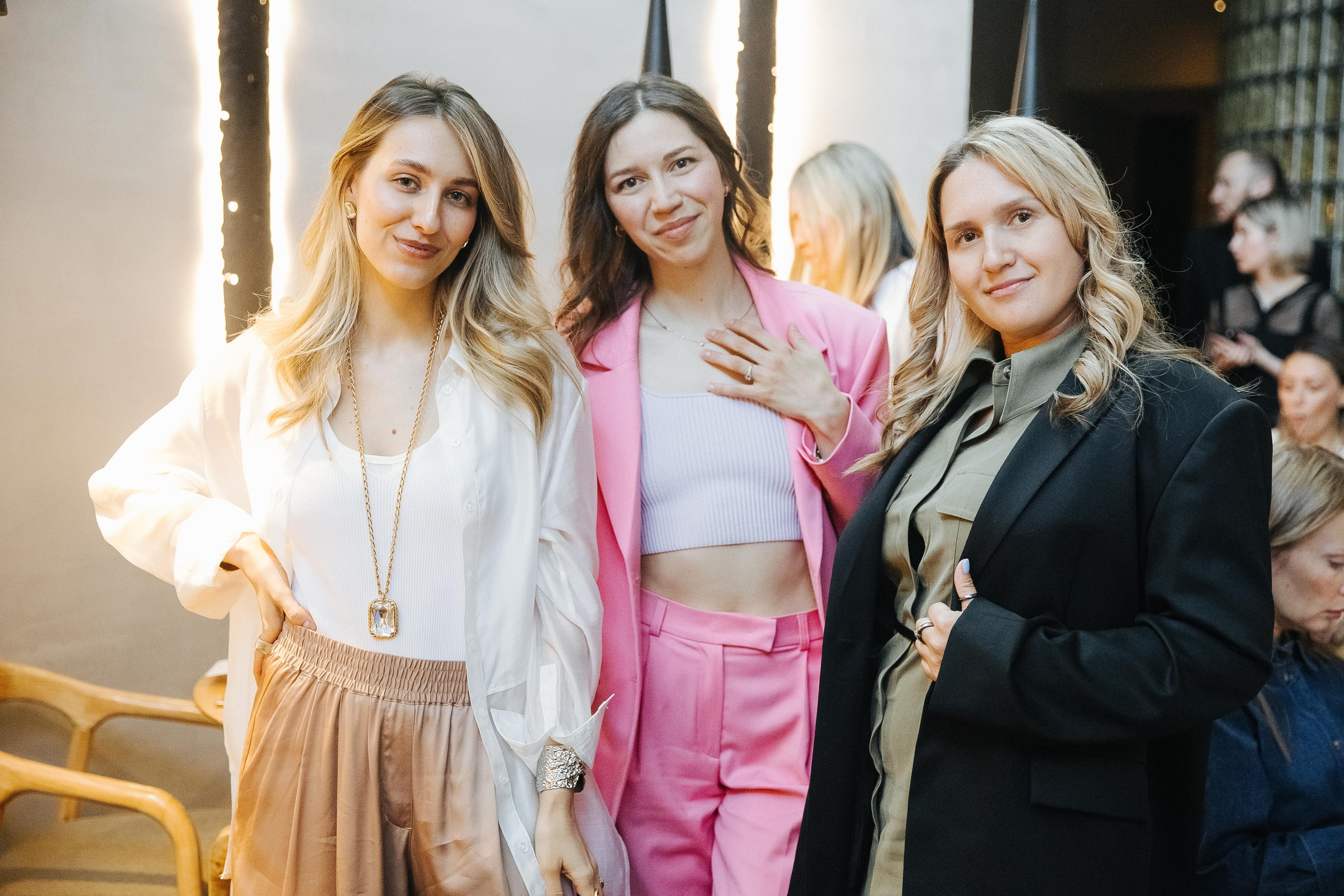 Презентация открытия магазина женской одежды GLVR в ресторане Fresco. Фотограф в Красноярске Надежда Воскресенская