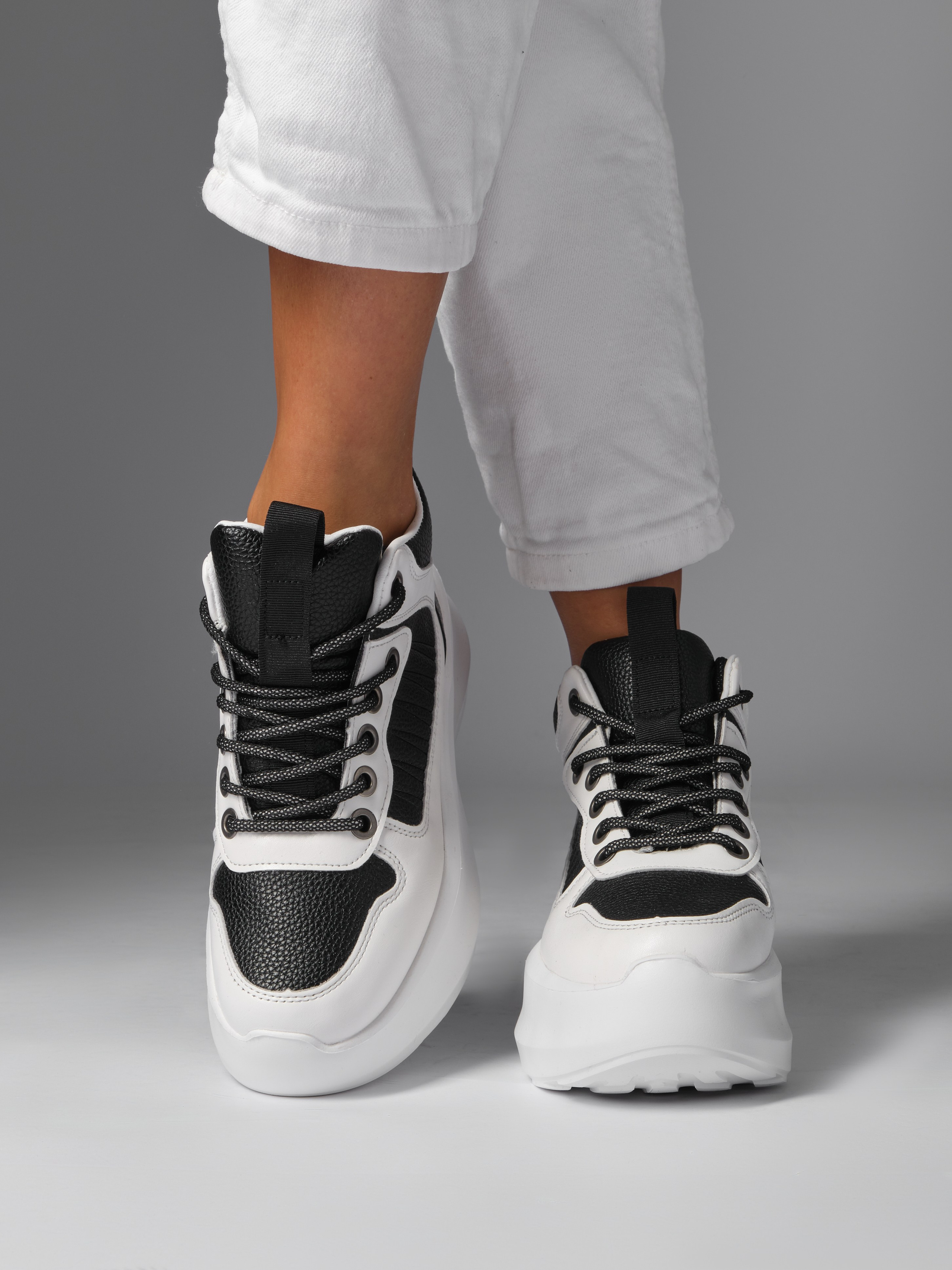 Кроссовки. Фотостудия для Wildberries Ozon