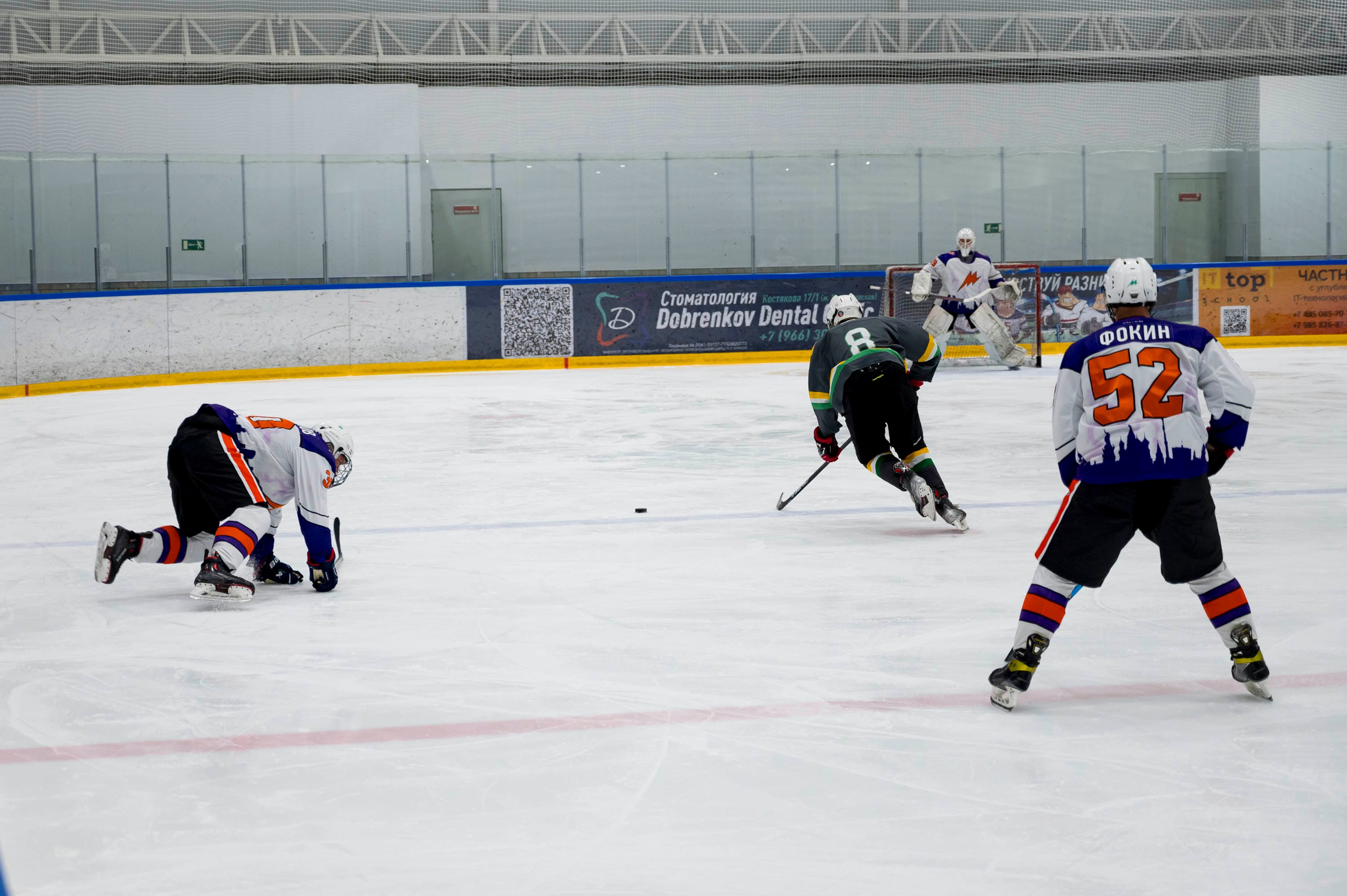 Хоккейный матч корпоративной команды Зарубежнефть. Репортажный фотограф и видеограф Слава Думчев. Тимбилдинги, отчетники, корпоративы