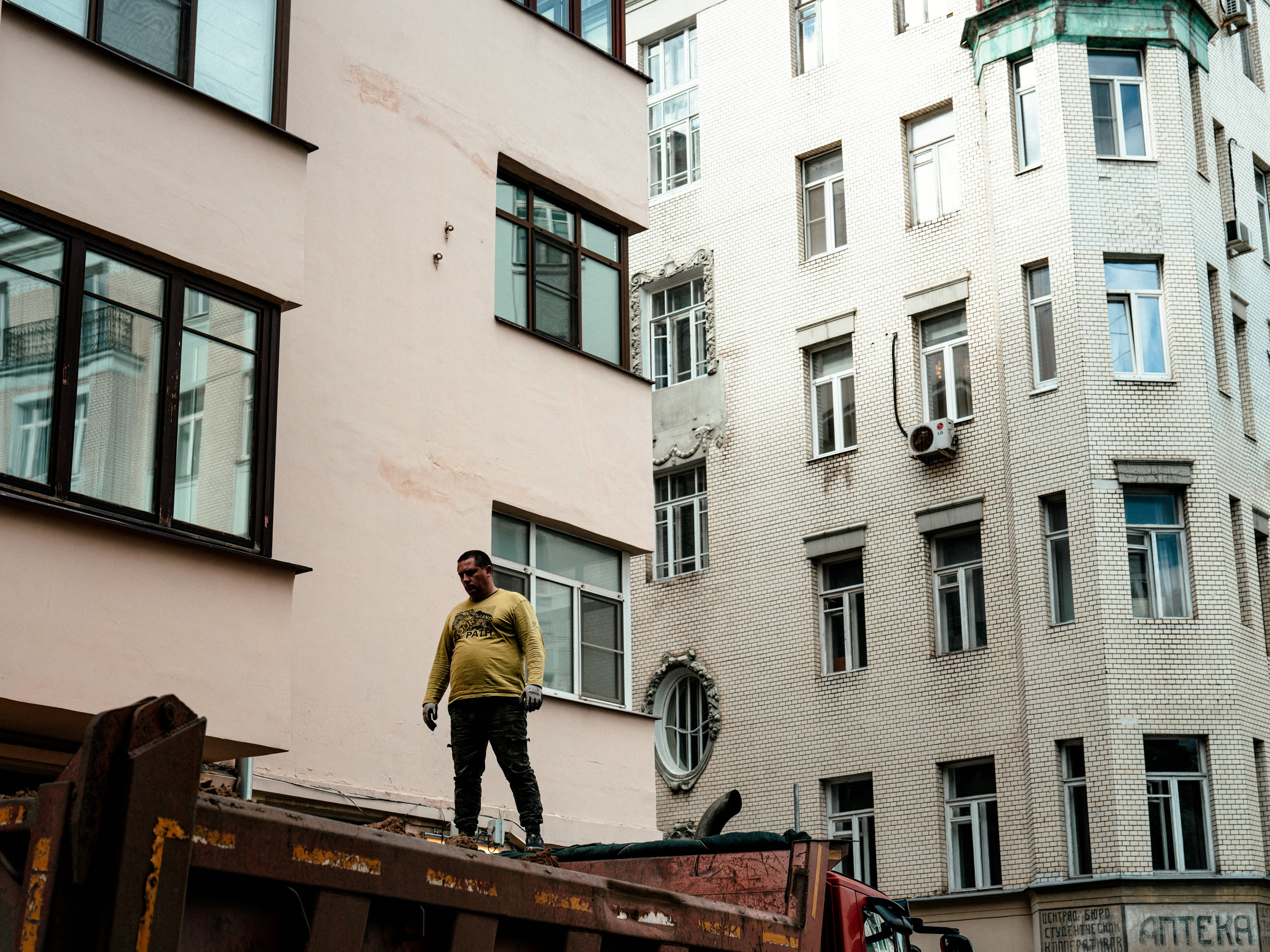 Street. Если ты на Земле — звони