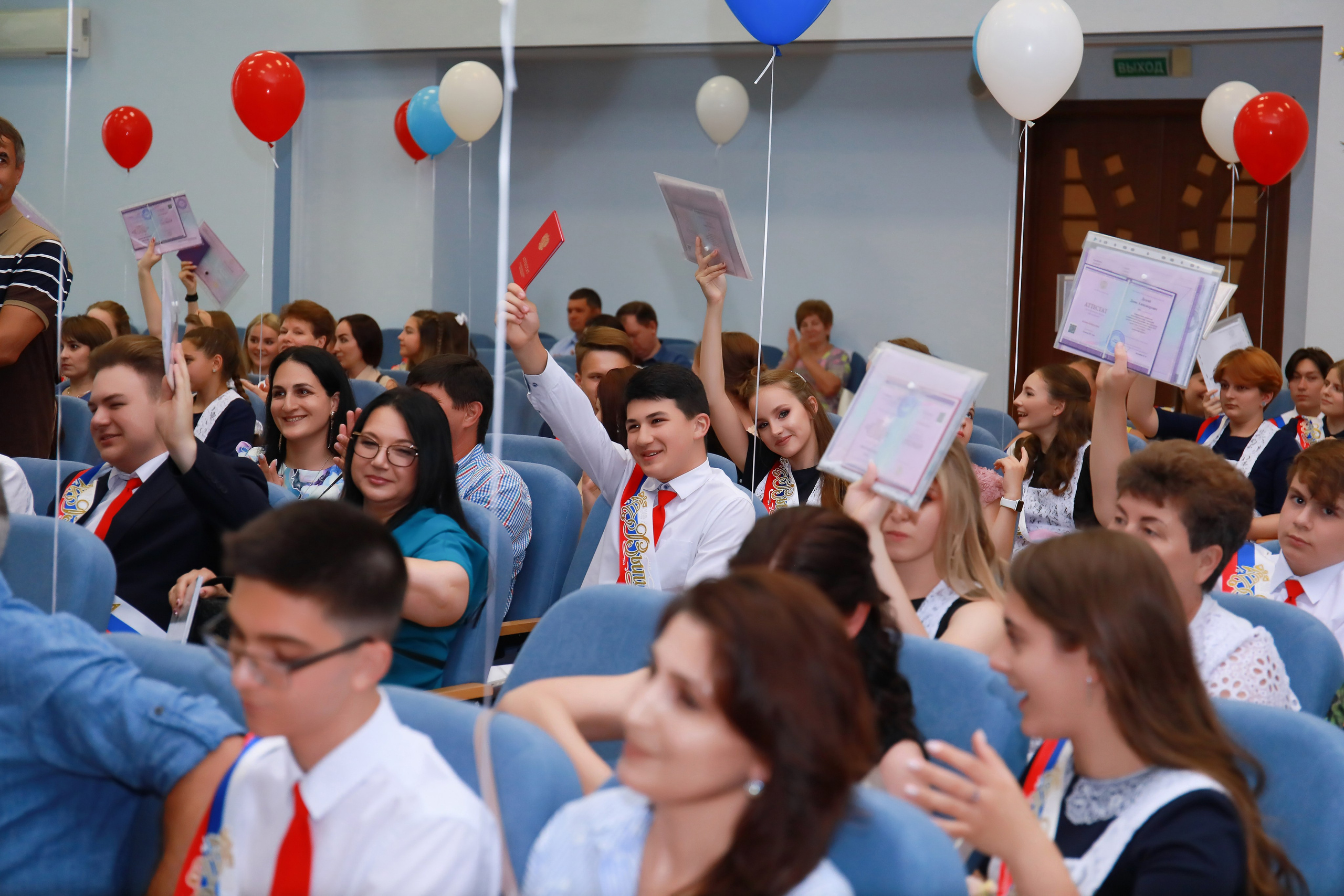 Вручение аттестатов (СОШ 101). Детский семейный фотограф Краснодар