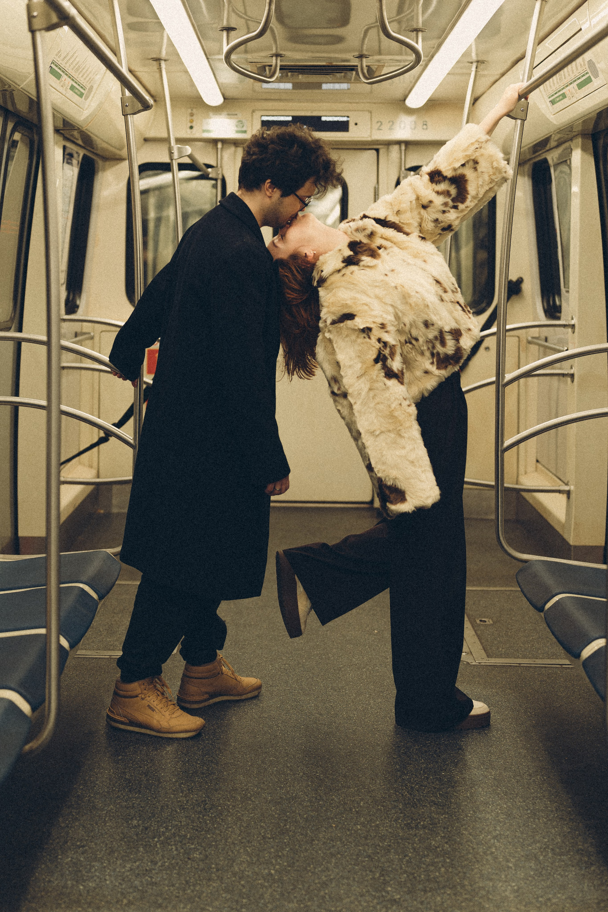 НОВОГОДНЯЯ ФОТОСЕСИИЯ ПАРЫ В МЕТРО ЛЮБОВЬ. Профессиональный фотограф, Санкт-Петербург — Виктория Богомолова