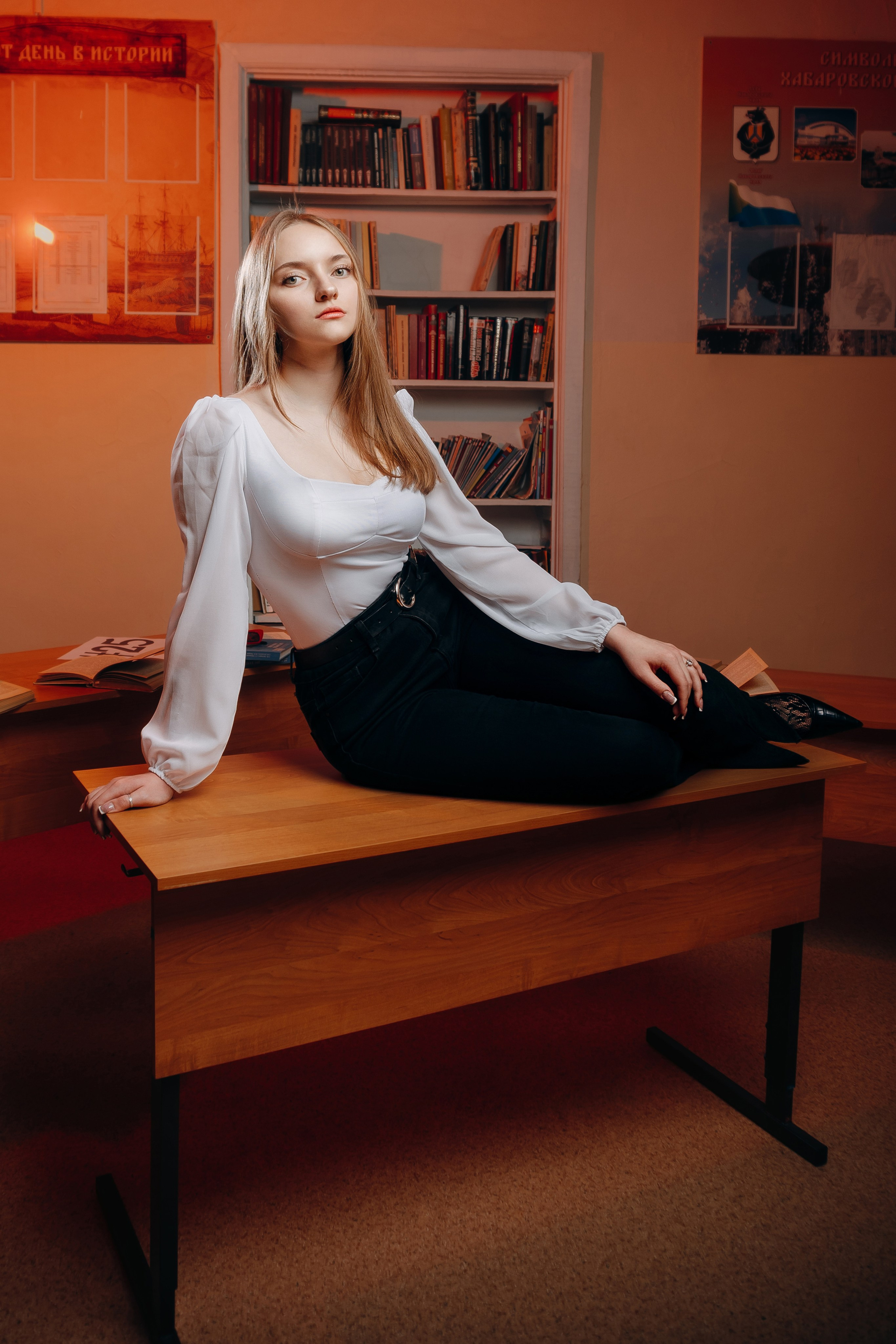 Рушим шаблоны о школьной фотографии!Мелбук. - это современный подход к созданию ярких и современных выпускных альбомов в Хабаровске и Хабаровском крае!Работаем по всему Дальнему Востоку!Наша творческая студия проводит красивые, смешные и классные фотосессии, которые подойдут для мальчиков и девочек,которые учаться в 4, 9, 11 классах.Наши макеты содержат цитаты, фото, фразы, прикольные росписи, которые мы размещаем в дипломе выпускника.Заказать выпускную книгу в городе Хабаровск, настолько же важно, как выпускная песня и выпускная лента на торжественный праздник.Дизайнер наших книг живет в СПБ, а ваши альбомы печатаются в Москве.Посмотрите наши работы на сайте, которые изготовил наш фотограф на Дальнем Востоке в 2024 - 2025 году.На нашем сайте размещены шаблоны, информация, цена и трудовой договор.