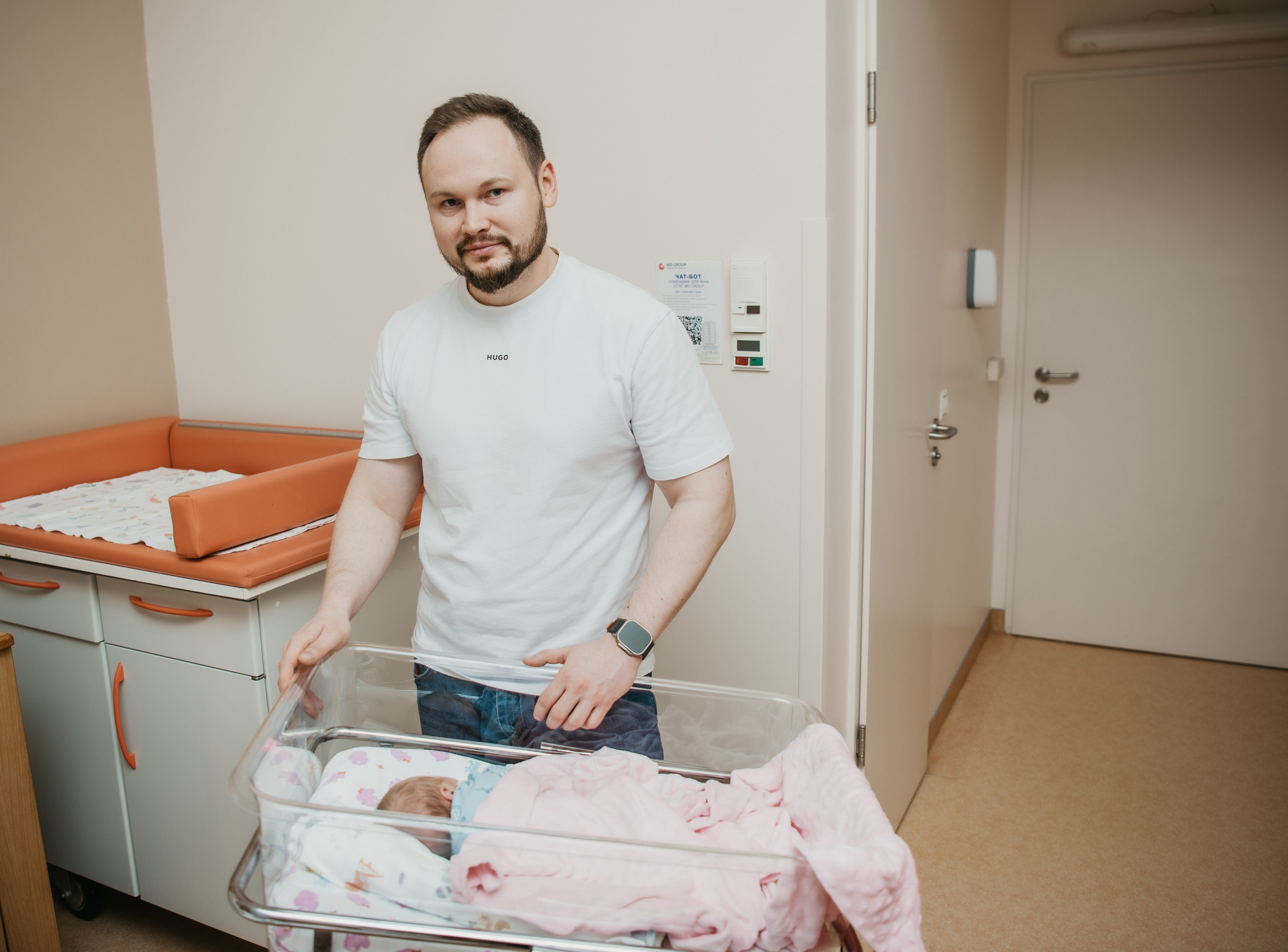 Выписка малышки. Мать и дитя на Севастопольском. Фотограф на выписку из роддома в Москве и МО