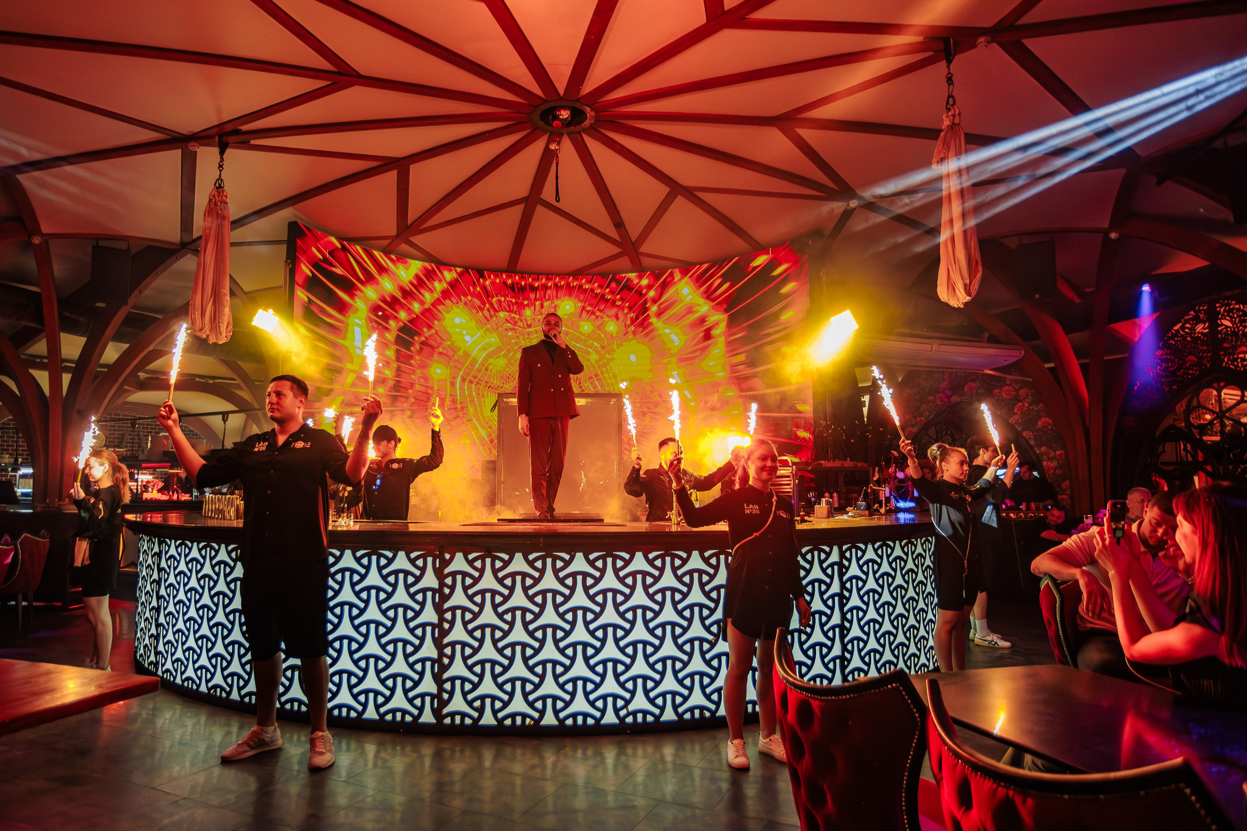 PTIZZA SHOW. Gold & Black in Ptizza Bar_Ялта_6.07.2025. Аминов Руслан | Фотограф