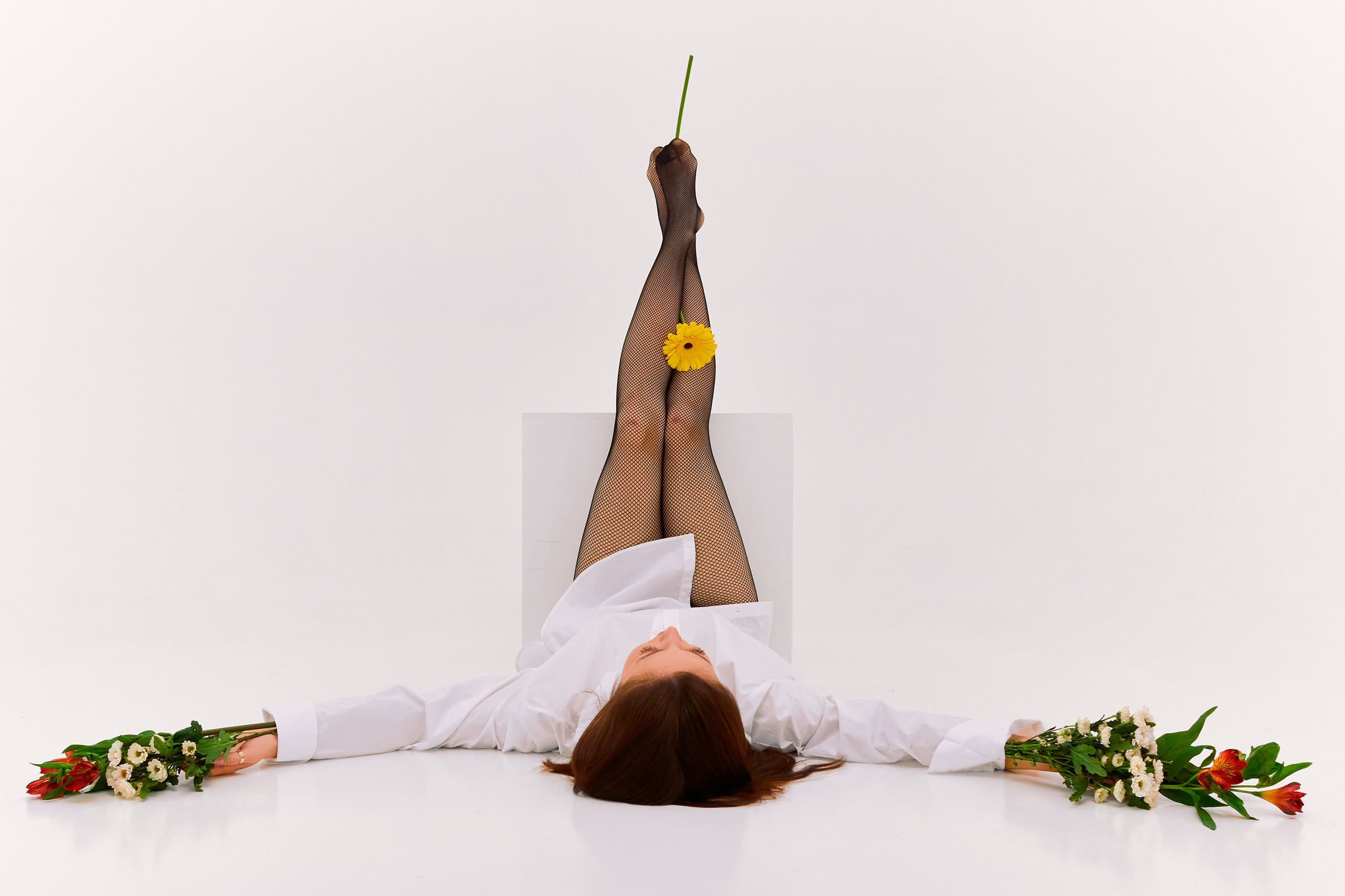 Ксения и цветы. Фотограф из Первоуральска Роман Заиченко