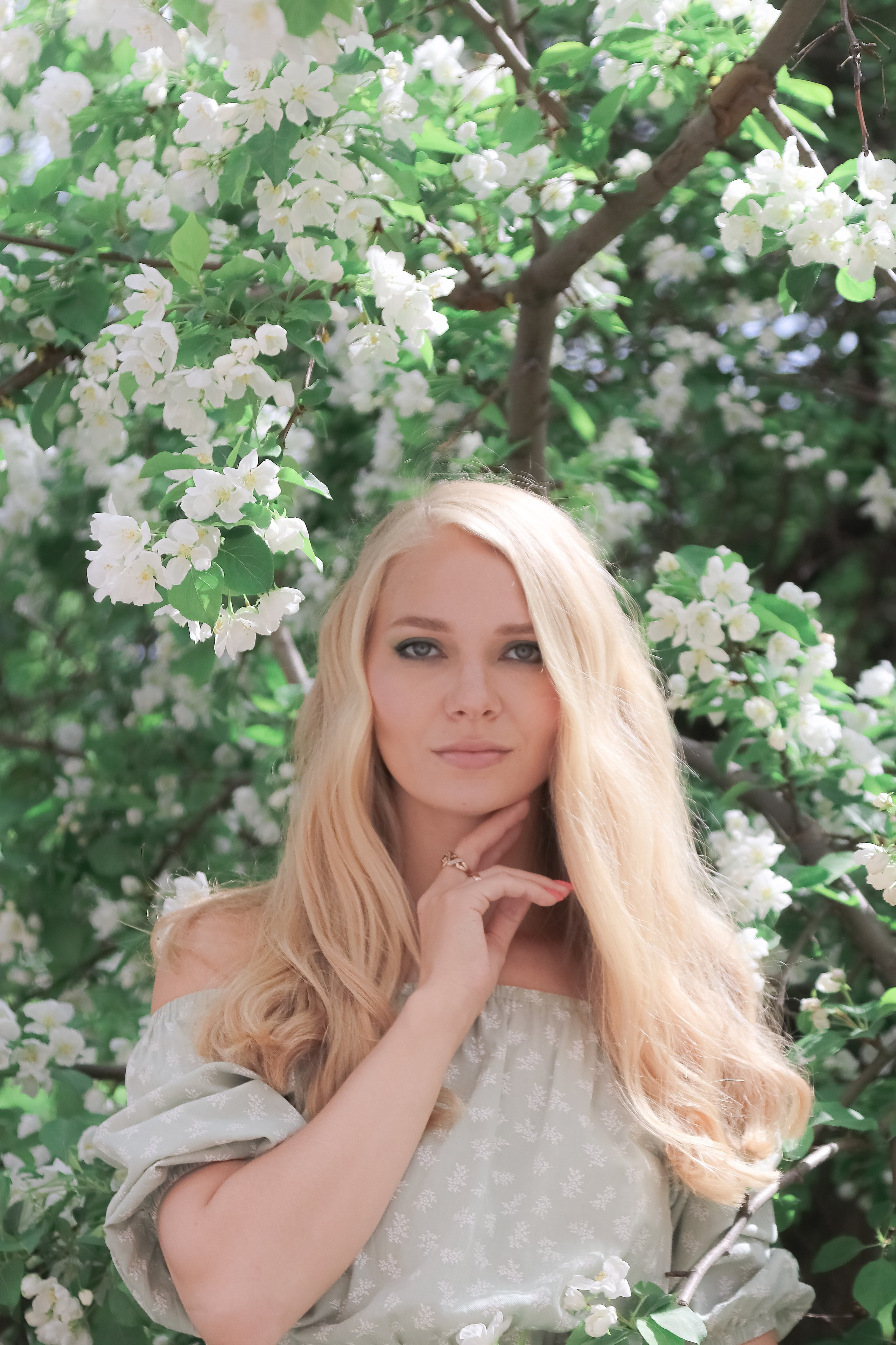 Любовь и цветущая яблоня. Портретный и пейзажный фотограф Никита Павлов