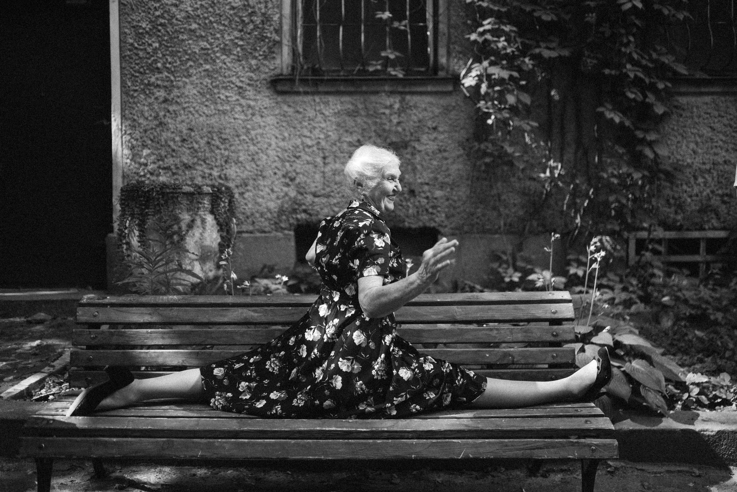 2025. Стрит-фотография, полная абсурда, идиотизма и красоты