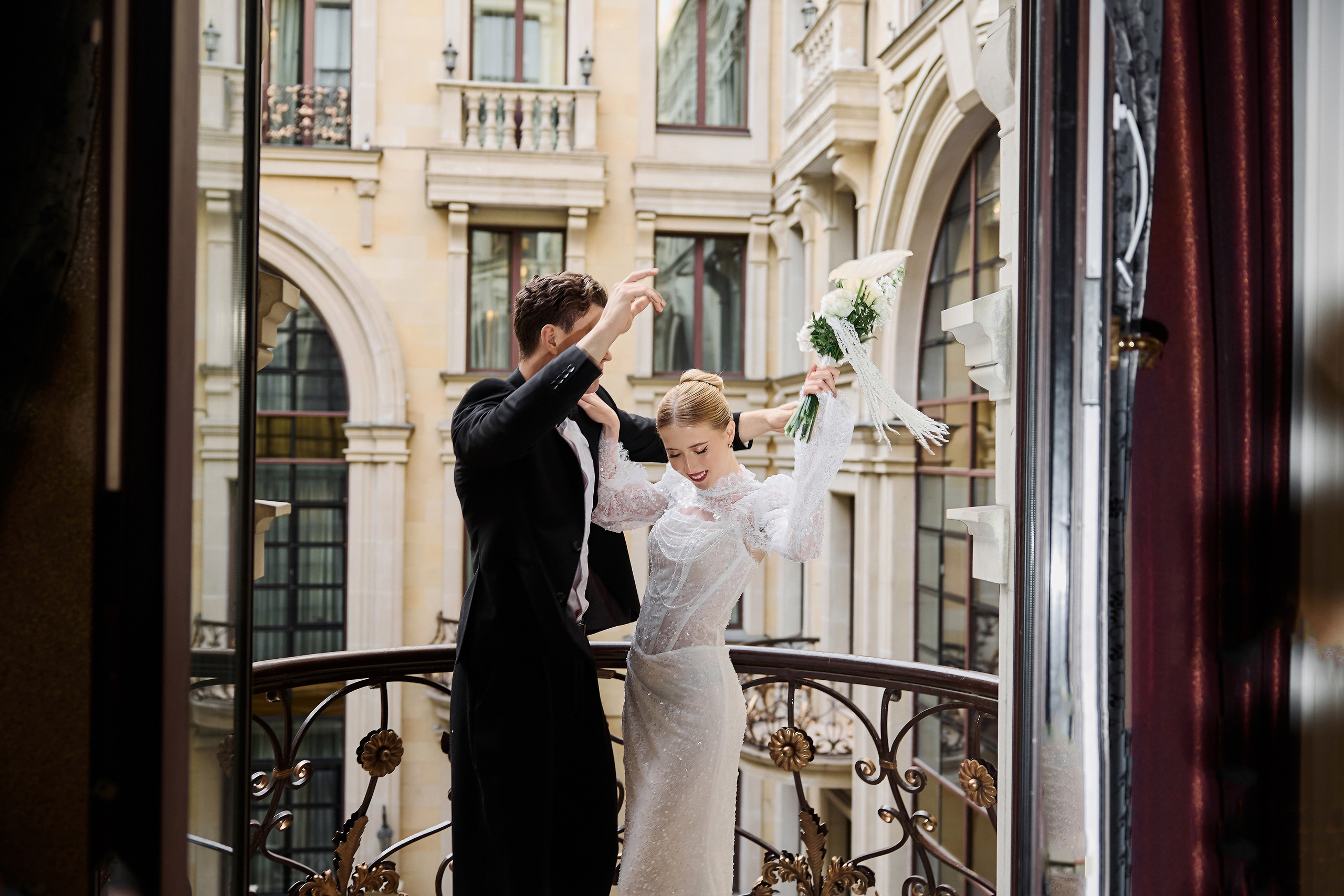 Вадим и Алина. Сборы в отеле St Regis. Свадебный фотограф в Москве и Подмосковье