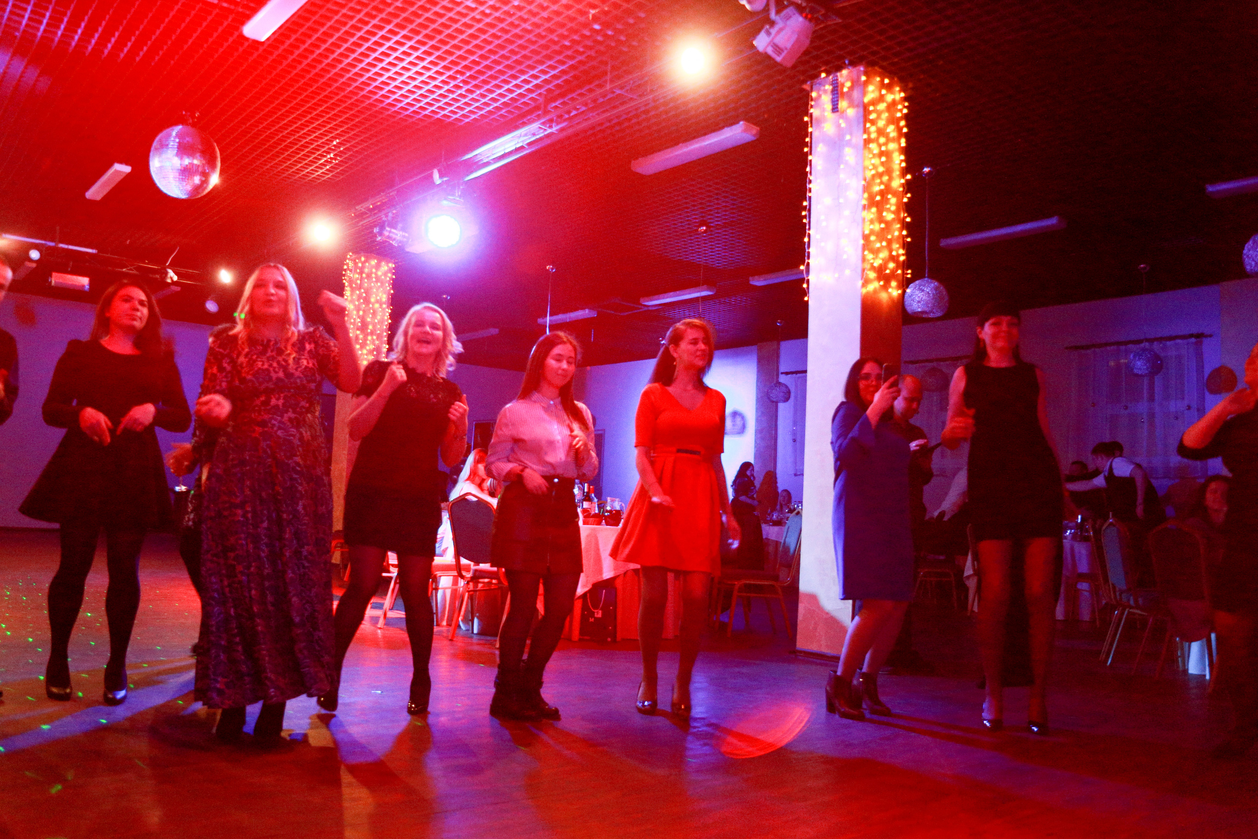 Корпоратив в Перми. Репортажная фотосъемка. Фотограф Пермь. Фотосессия в фотостудии Перми и на свежем воздухе