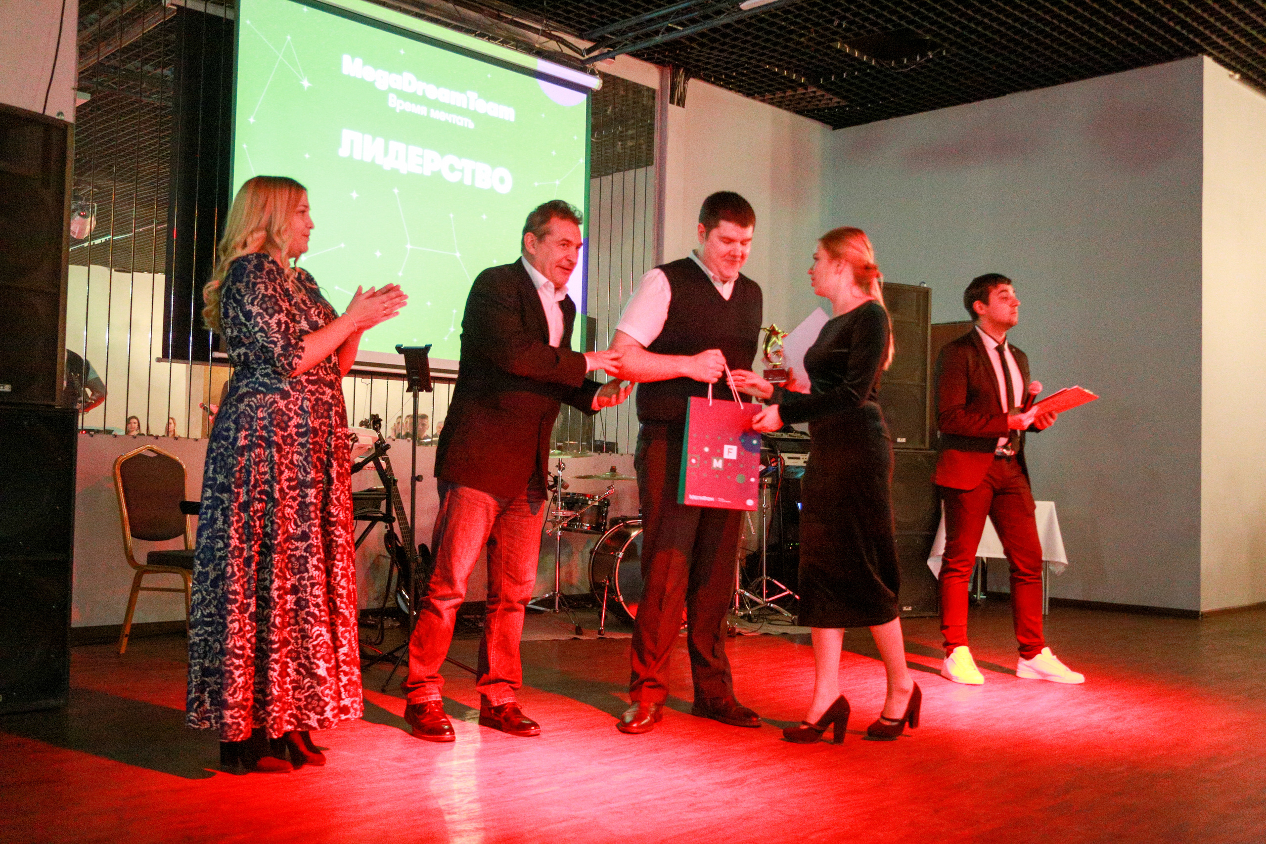 Корпоратив в Перми. Репортажная фотосъемка. Фотограф Пермь. Фотосессия в фотостудии Перми и на свежем воздухе