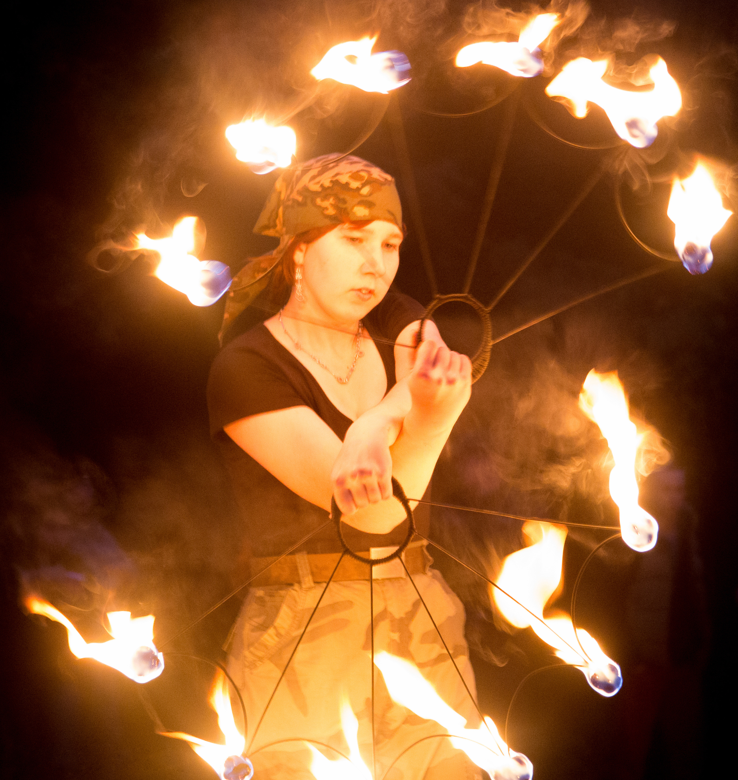 Огненное шоу в Перми. Фотограф Никита Попов. Фотограф Пермь. Фотосессия в фотостудии Перми и на свежем воздухе