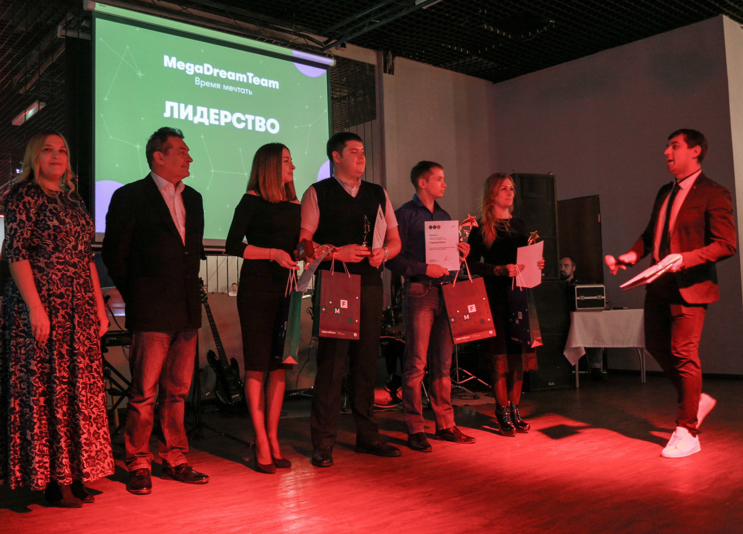 Корпоратив в Перми. Репортажная фотосъемка. Фотограф Пермь. Фотосессия в фотостудии Перми и на свежем воздухе