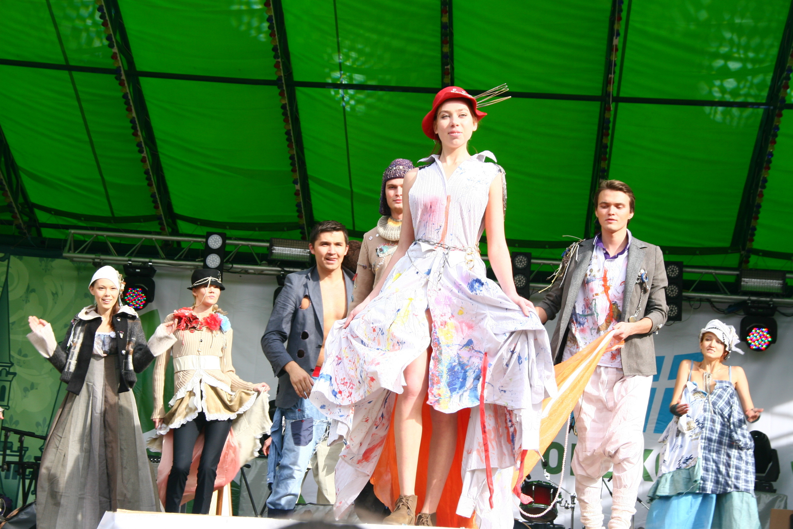 Модный показ. Репортажная фотосъемка в Перми. Фотограф Пермь. Фотосессия в фотостудии Перми и на свежем воздухе