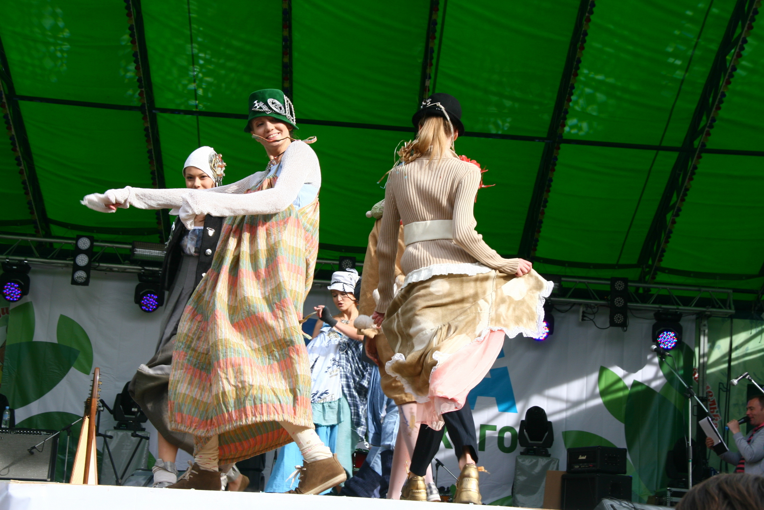 Модный показ. Репортажная фотосъемка в Перми. Фотограф Пермь. Фотосессия в фотостудии Перми и на свежем воздухе