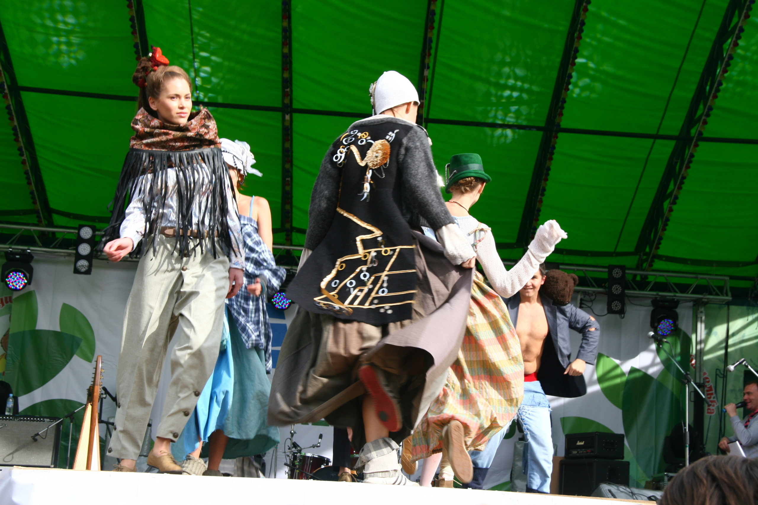 Модный показ. Репортажная фотосъемка в Перми. Фотограф Пермь. Фотосессия в фотостудии Перми и на свежем воздухе