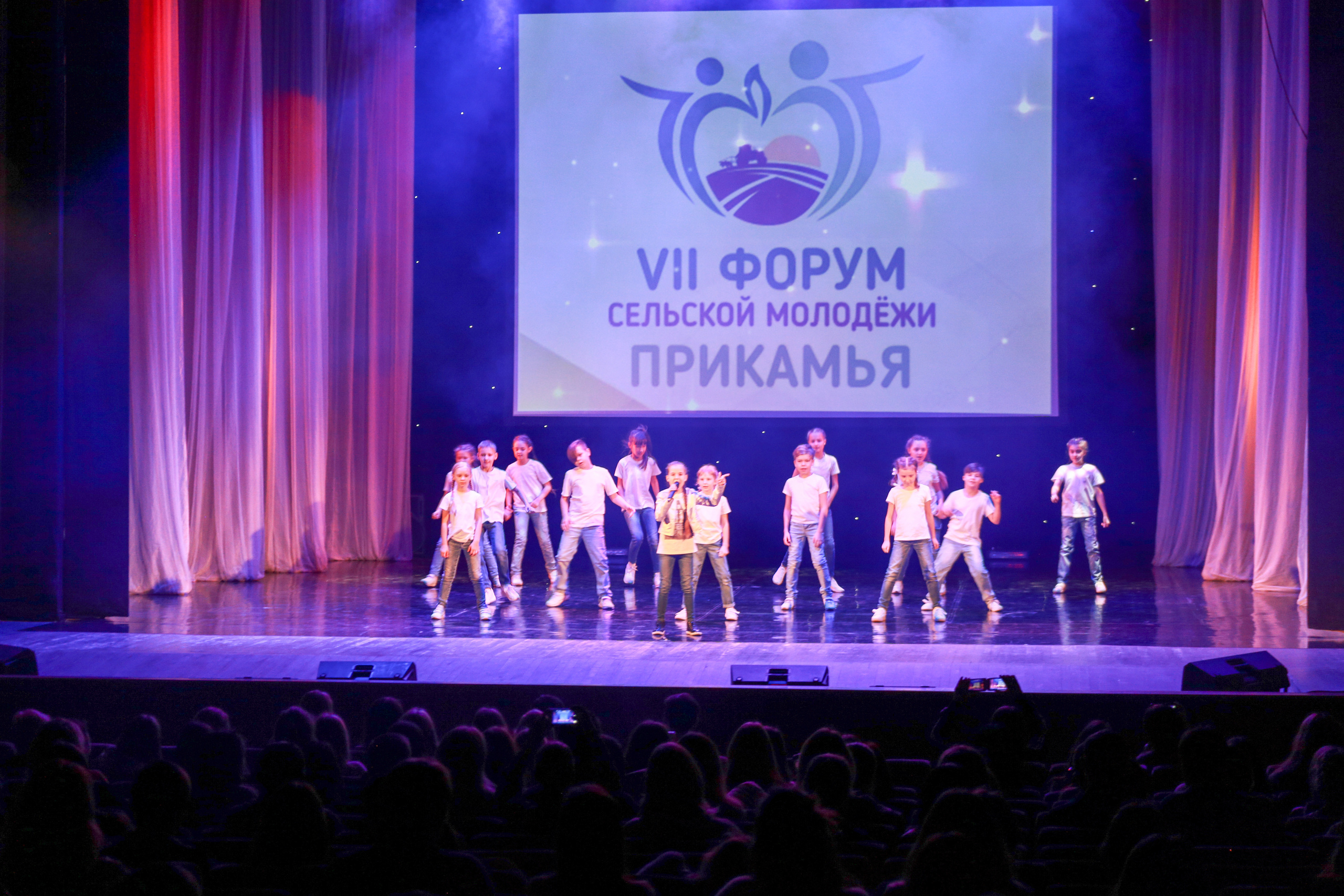 Молодежный форум. Репортажная фотосъемка в Перми. Фотограф Пермь. Фотосессия в фотостудии Перми и на свежем воздухе