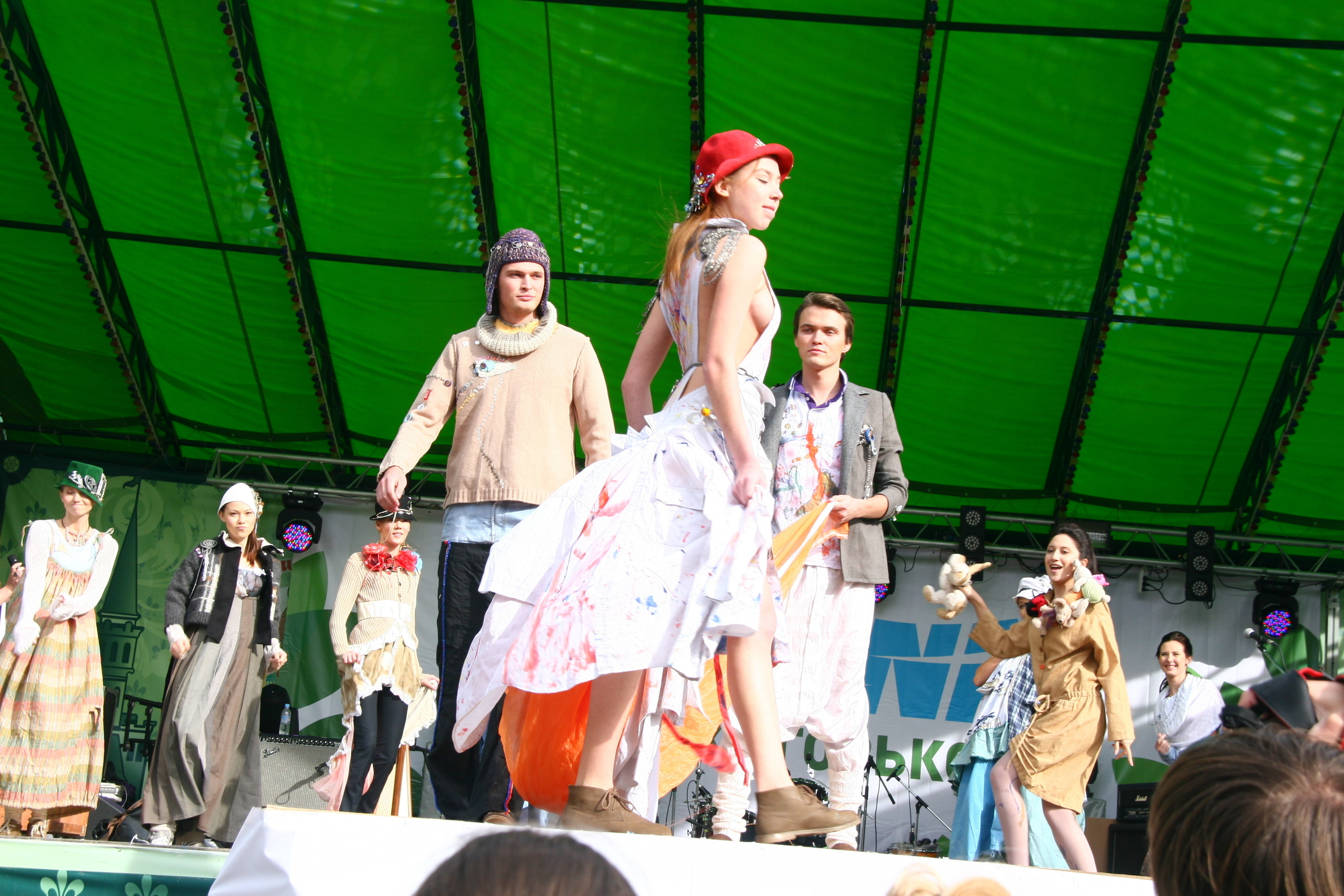 Модный показ. Репортажная фотосъемка в Перми. Фотограф Пермь. Фотосессия в фотостудии Перми и на свежем воздухе