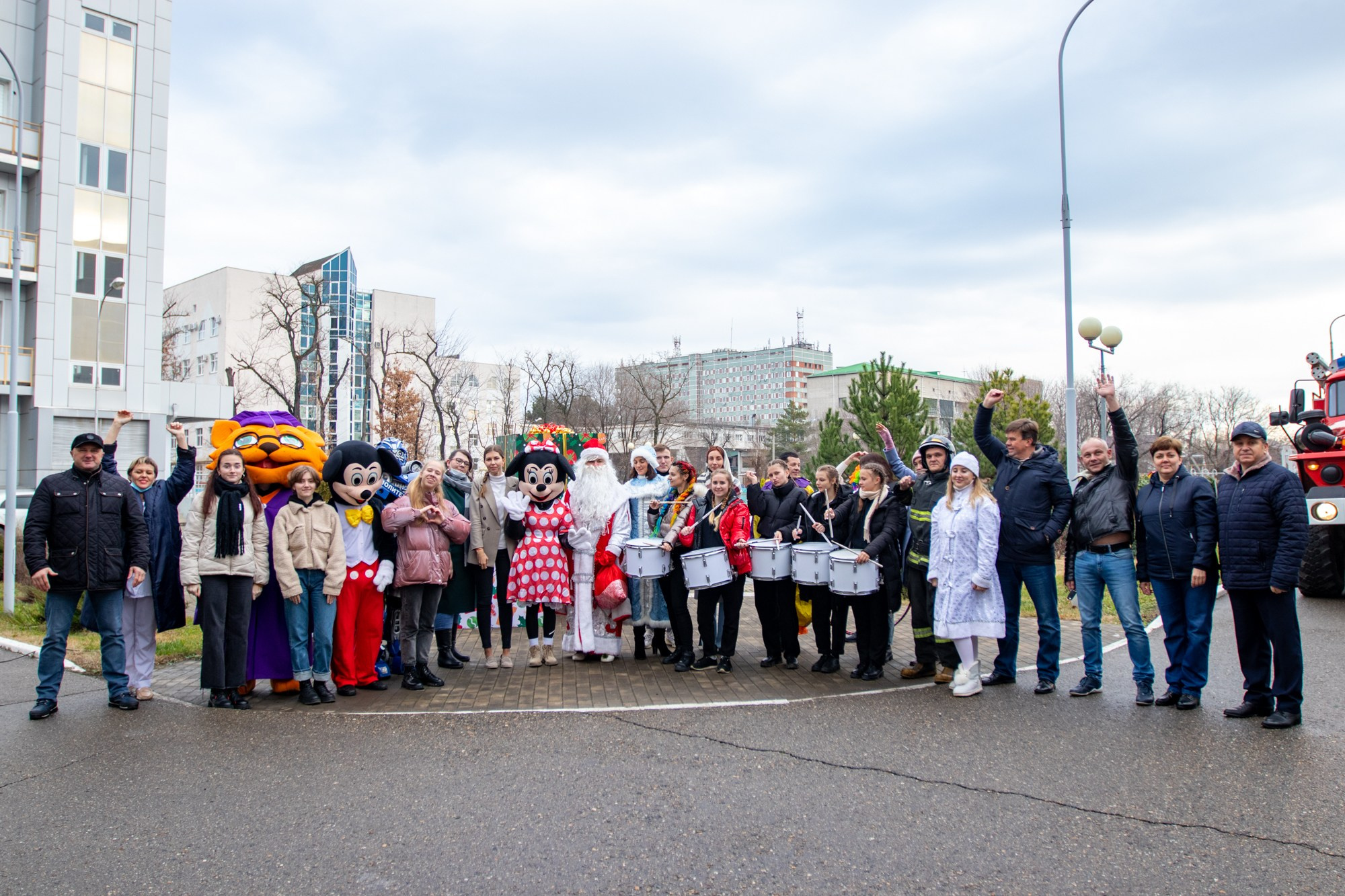 Благотворительная акция «Новогодние окна». Репортажный, промышленный и маркетплейс-фотограф Дмитрий Чернат