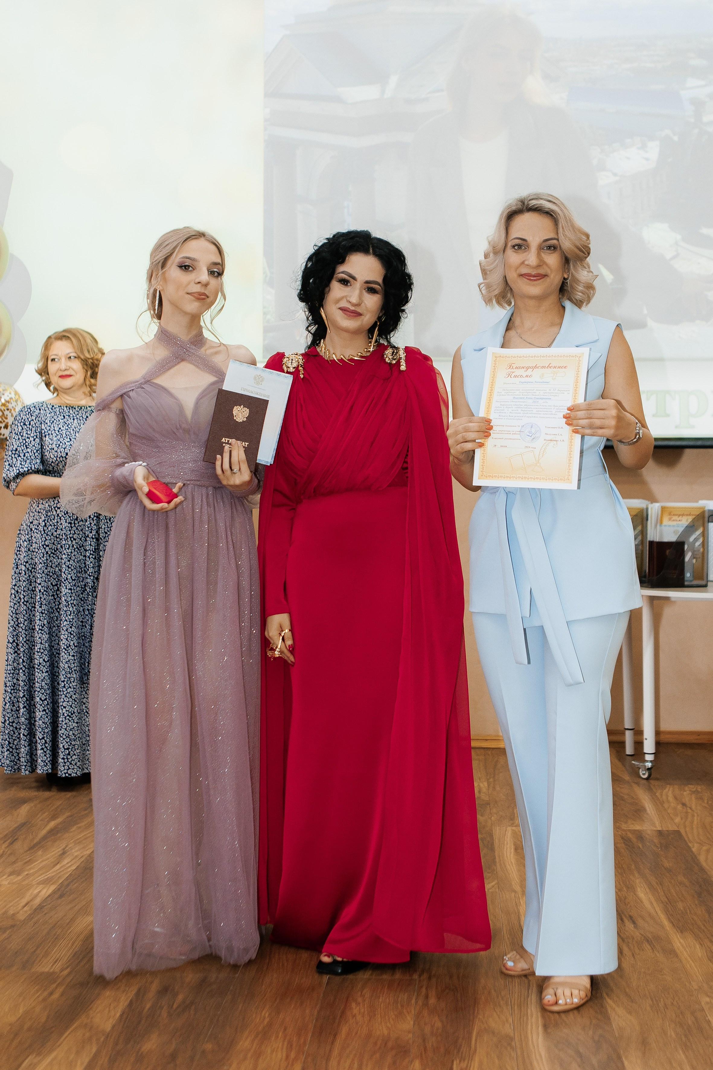 Выпускной Гимназия 12 2024 г. Свадебный и портретный Фотограф в Липецке Дмитрий Котюков