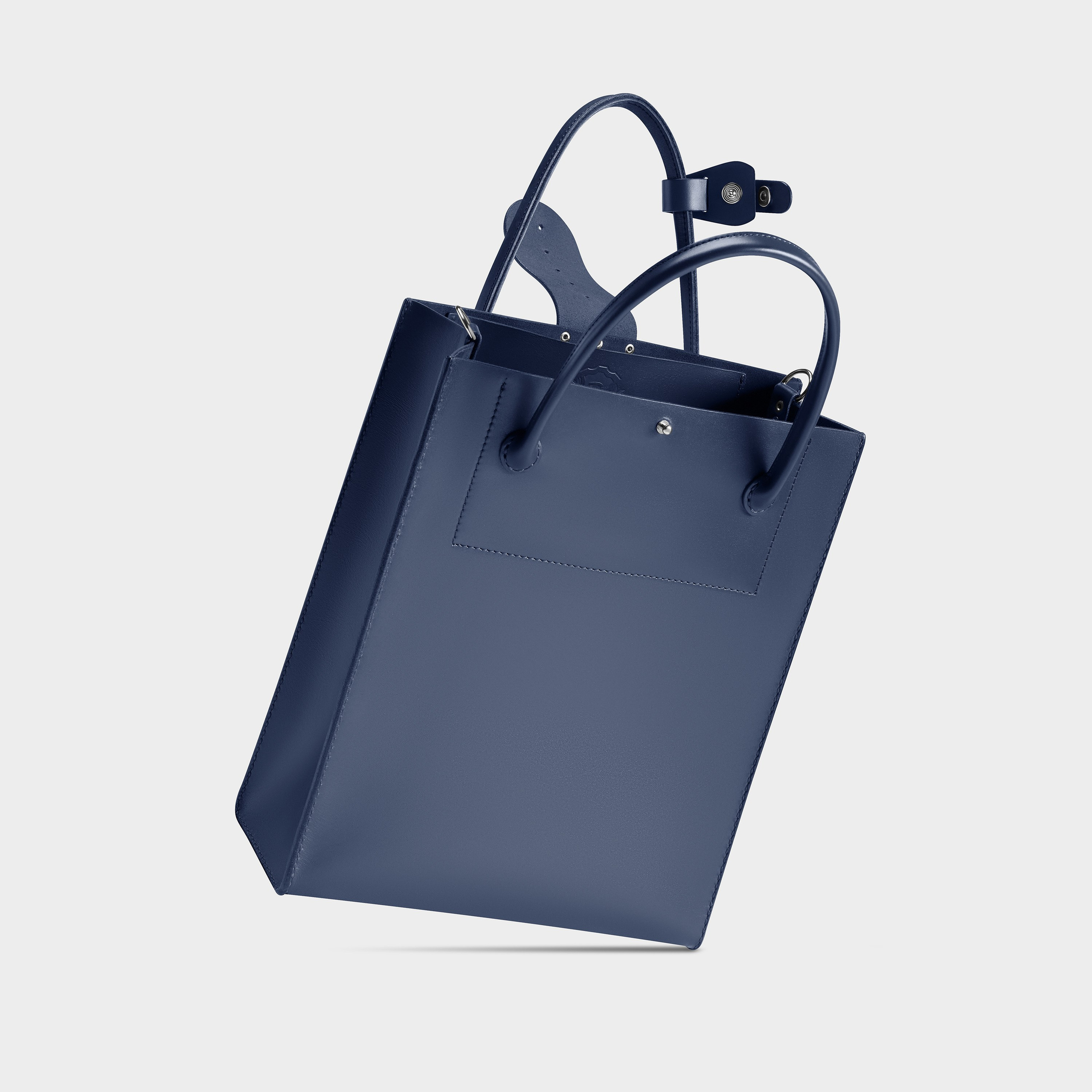 Современный каталог на белом сумок для маркетплейсов