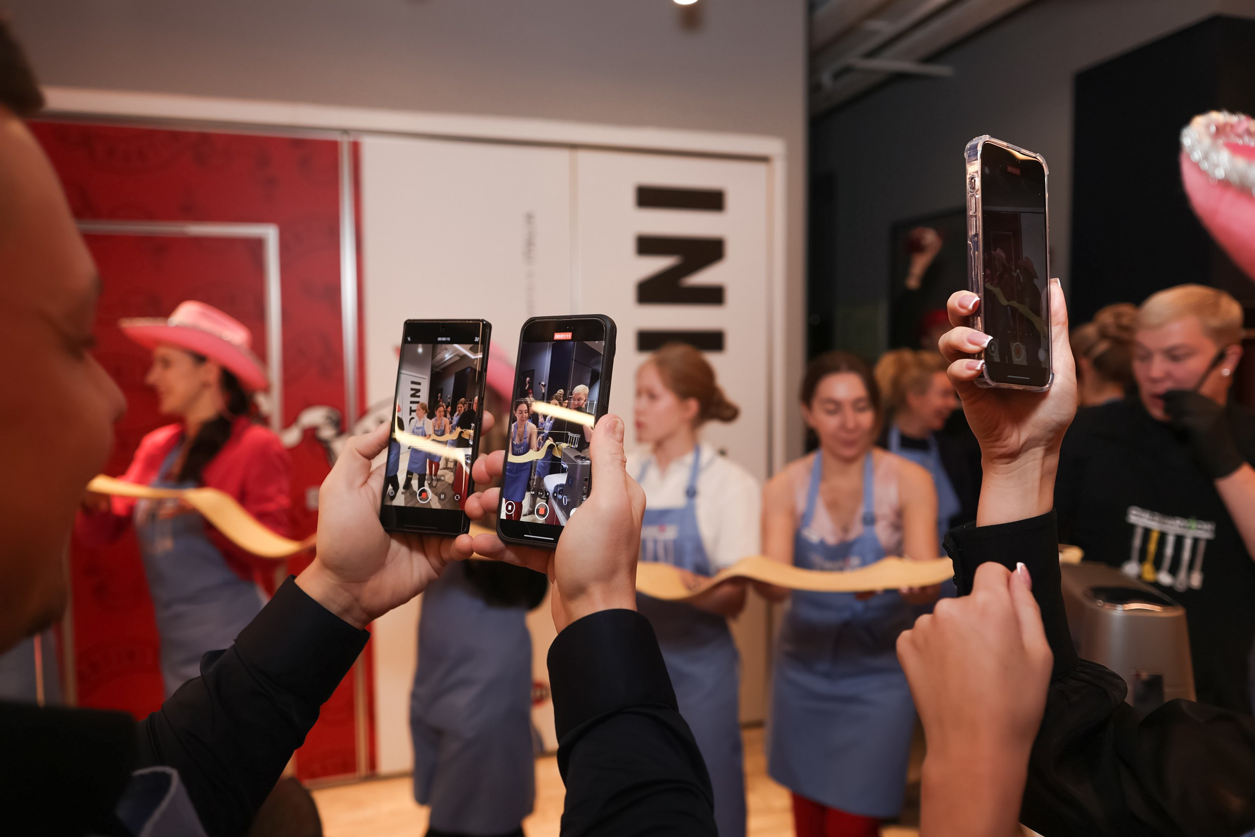 Вечеринка 8 марта в EventyOn. Репортажный фотограф видеограф в Москве Ольга Плаксина