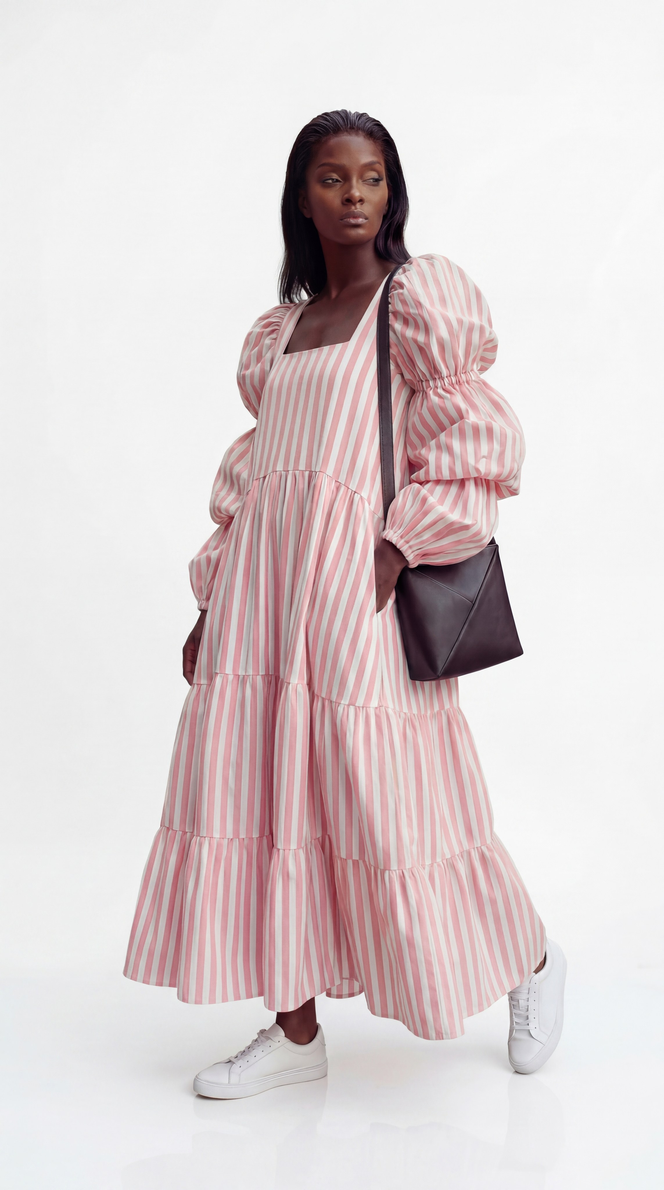 ИИ-персонаж для рекламы: фотореалистичная AI-модель в нежном персиковом платье, соответствующая эстетике бренда