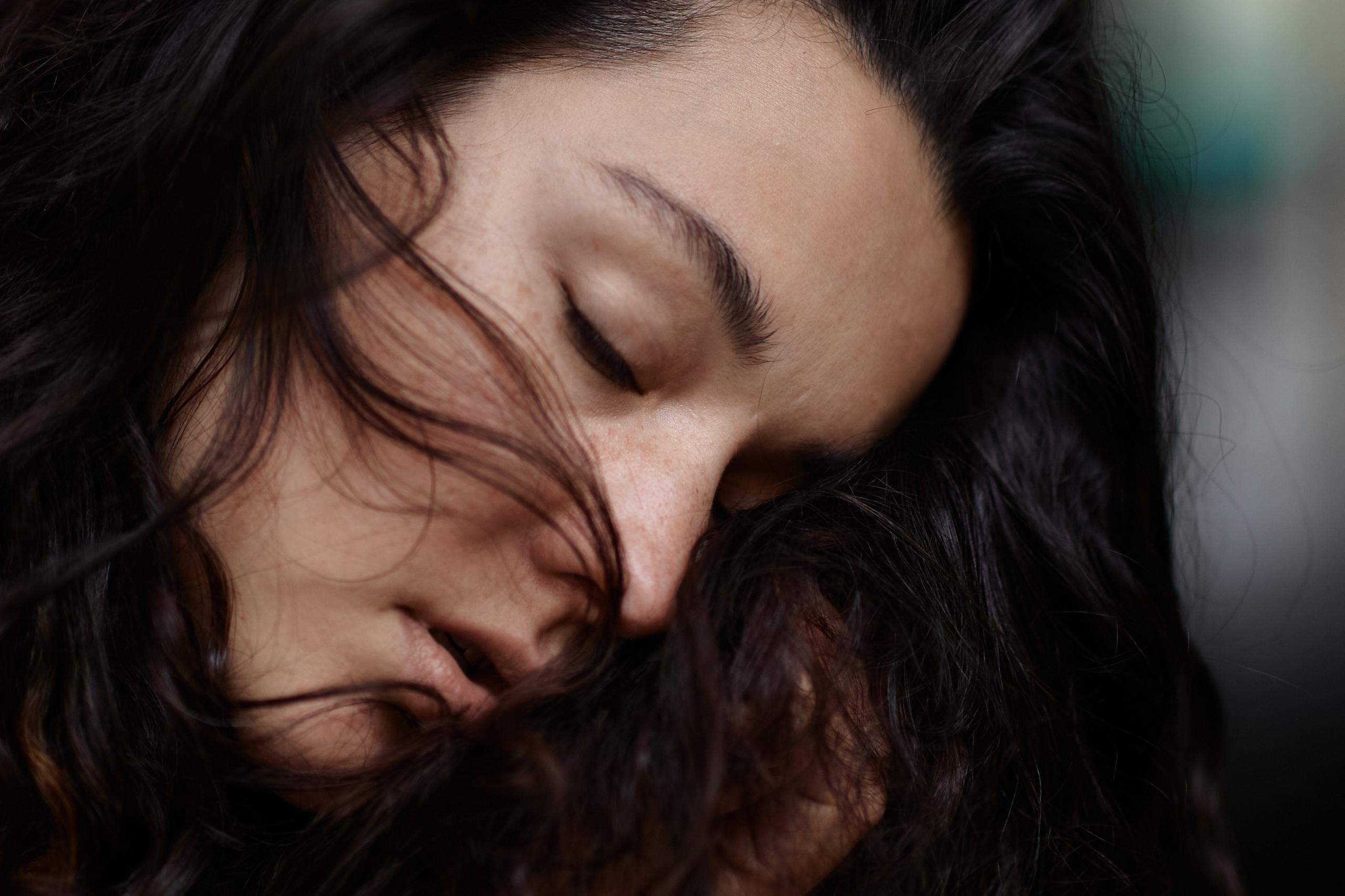 Street-стиль с моделью в городской атмосфере.