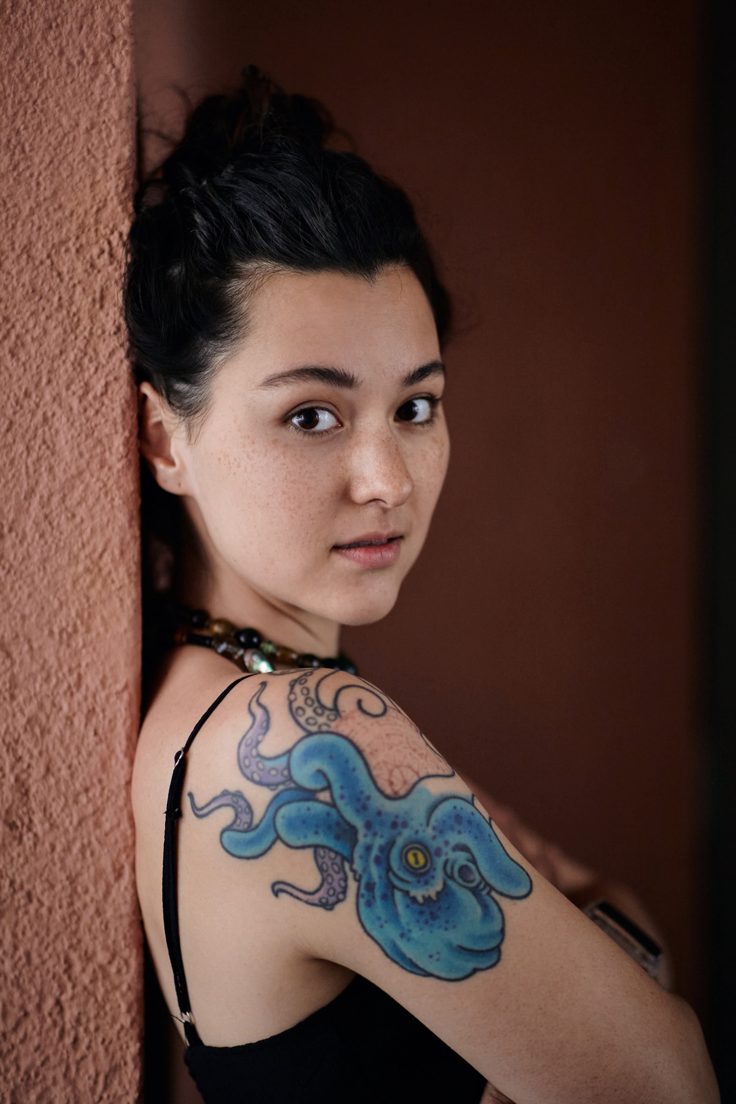 Уличная съемка с профессиональной моделью.