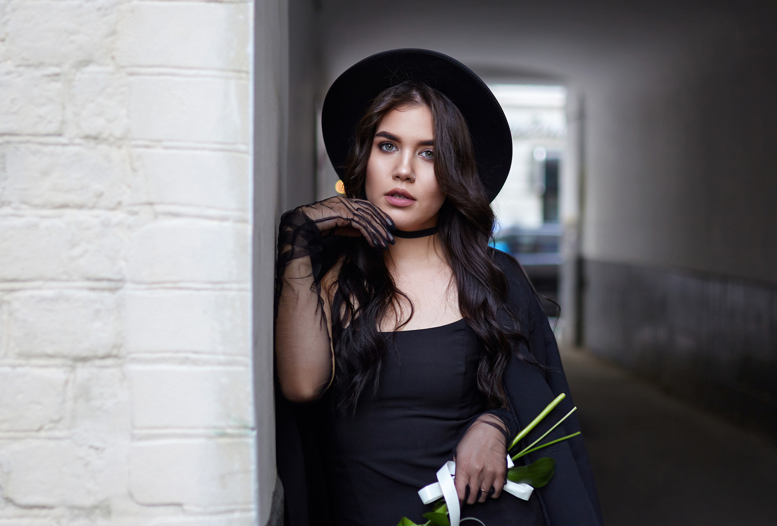 Индивидуальные портреты с уличными акцентами.