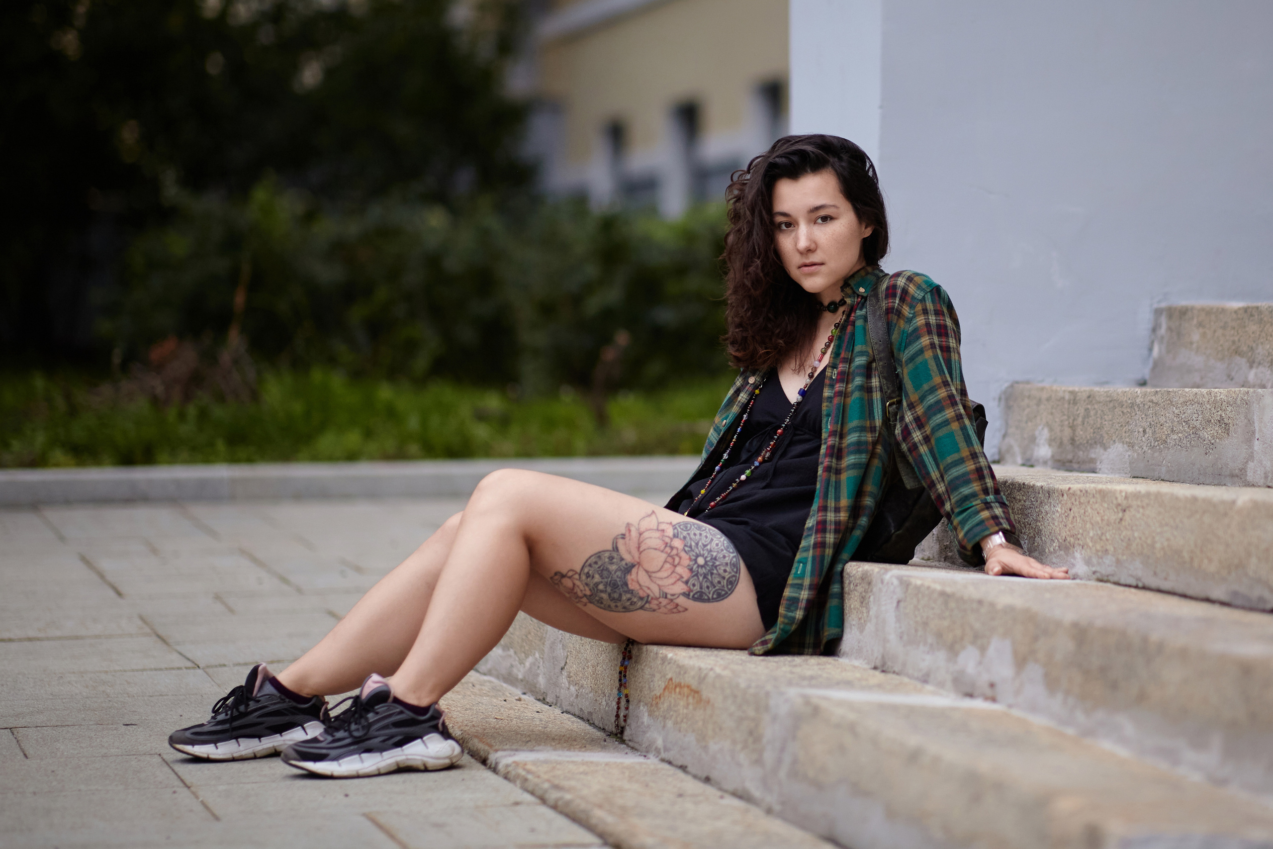 Фотографии с моделью в городской атмосфере.