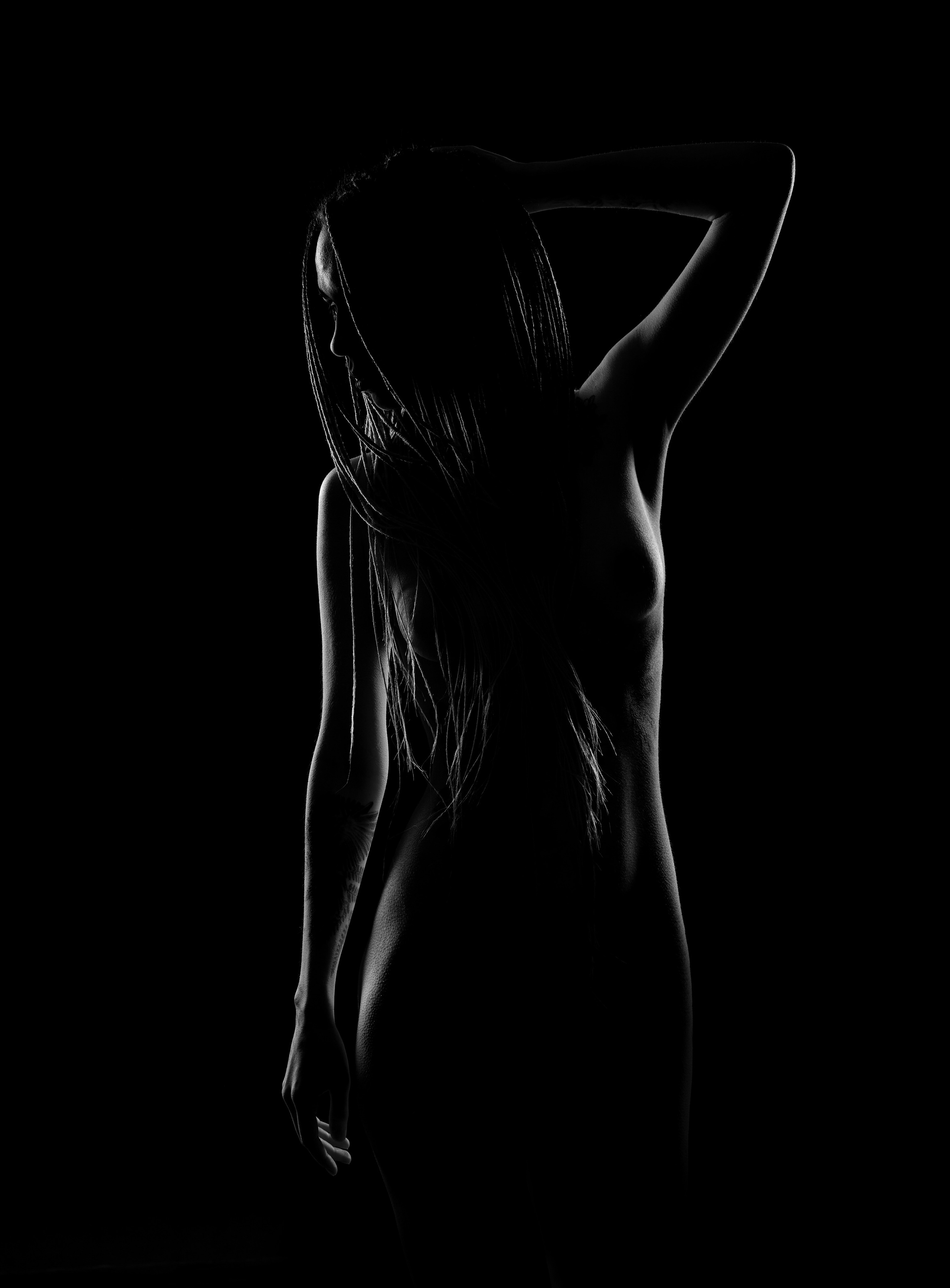 Модель среди уличных мотивов.