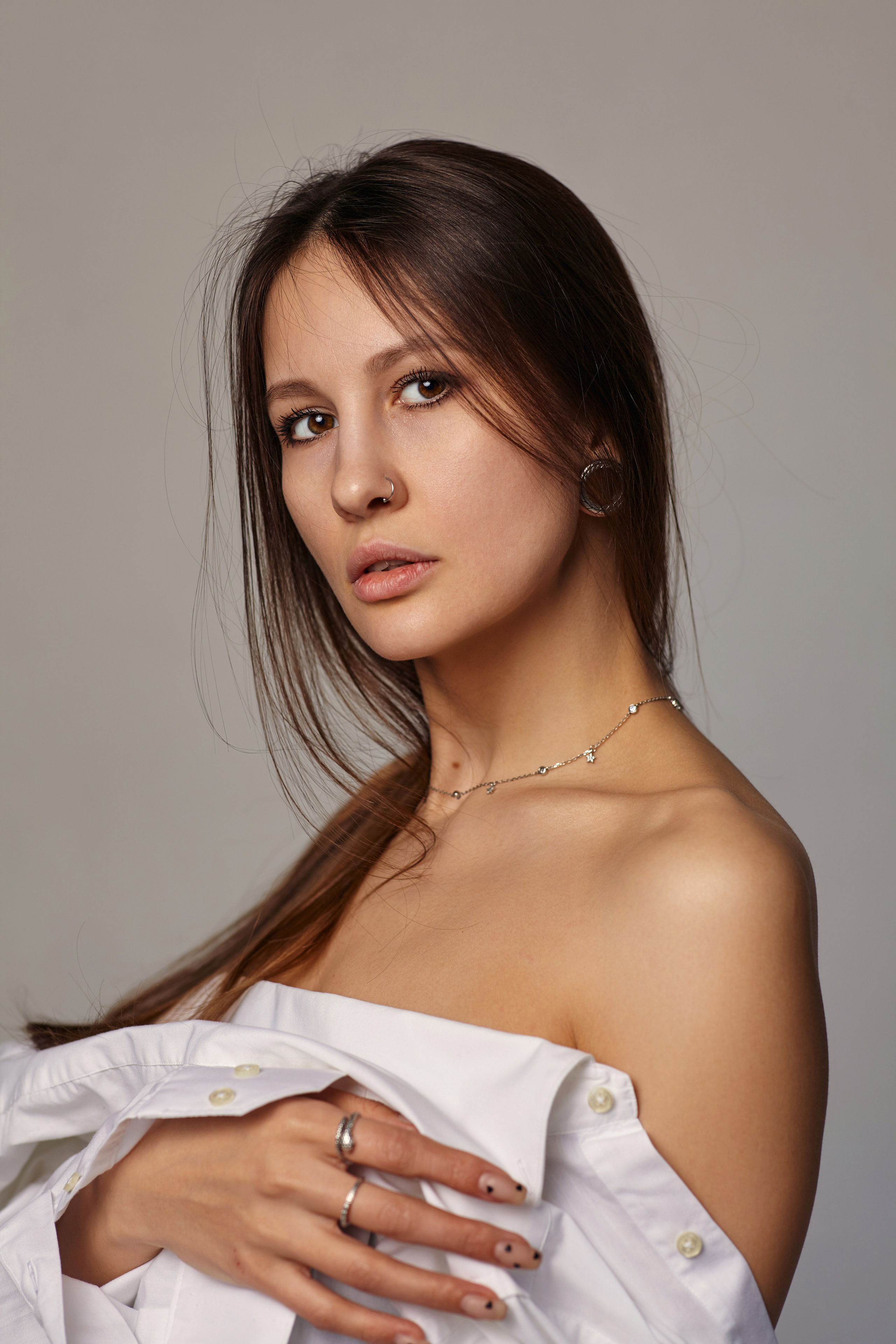 Студийные моменты с успешной моделью.