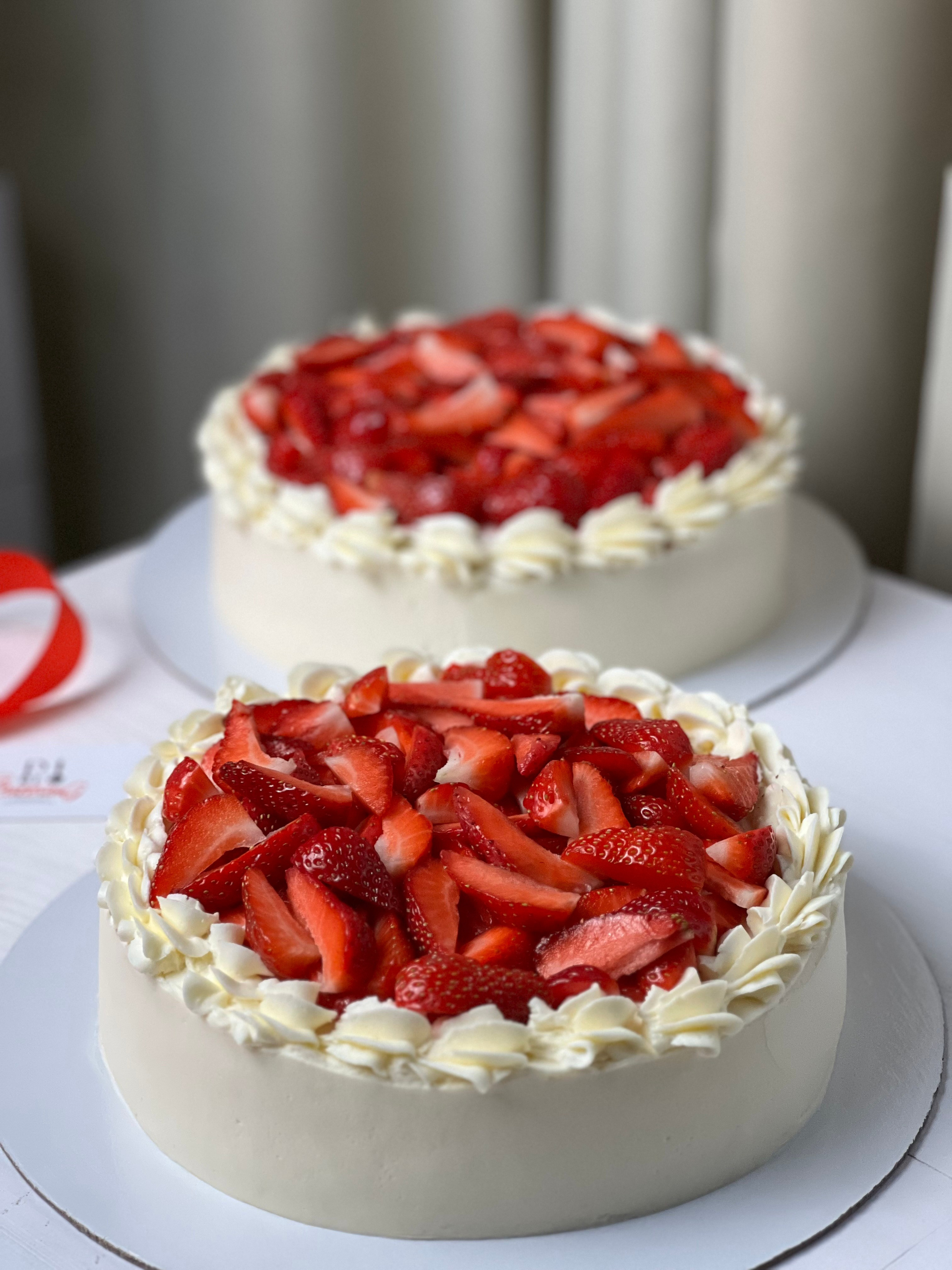 Торты и десерты. Выездной кейтеринг, съедобные букеты, торты и сладости на заказ