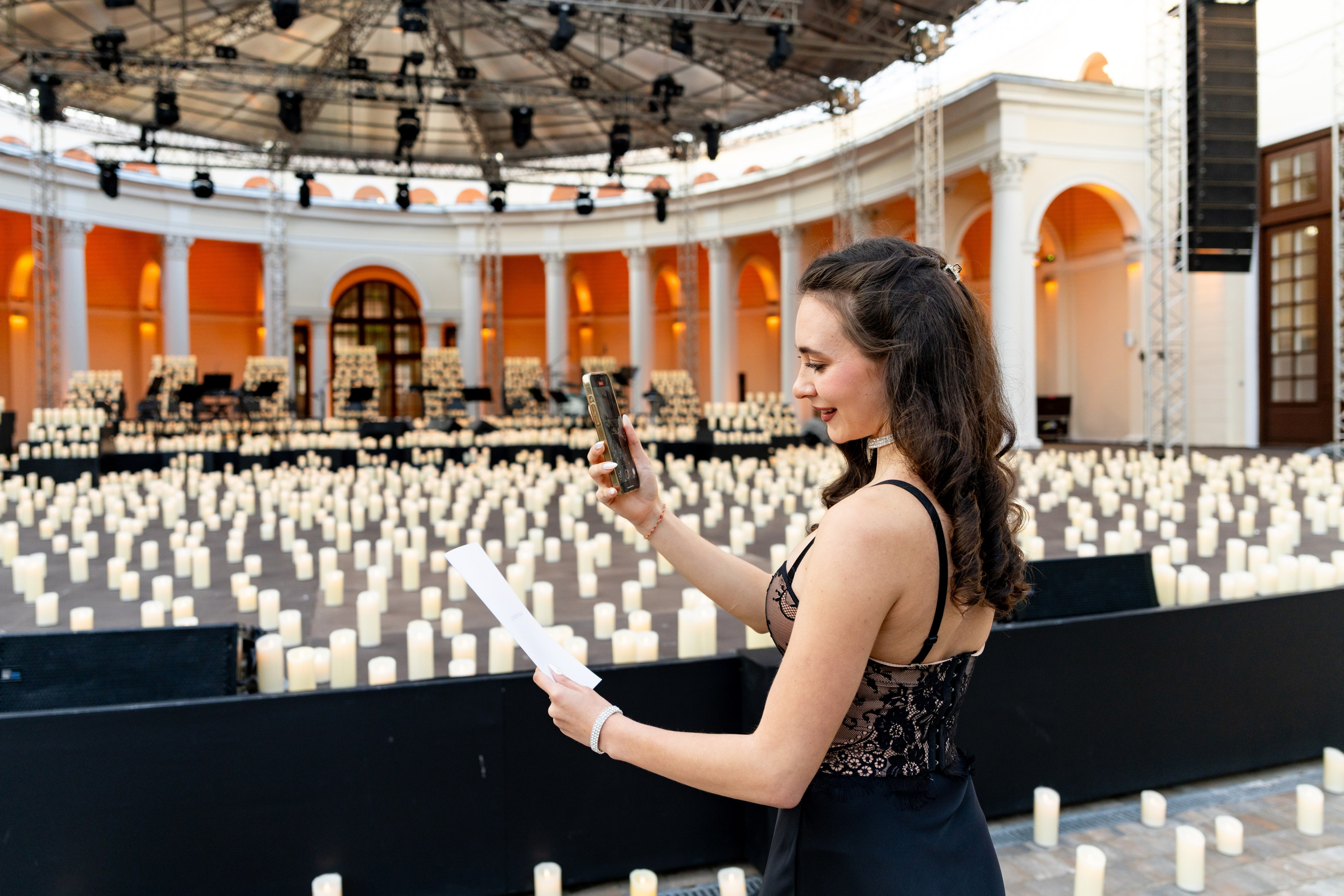 Симфонический оркестр Lumisfera при свечах. Фотограф Никита Комаров