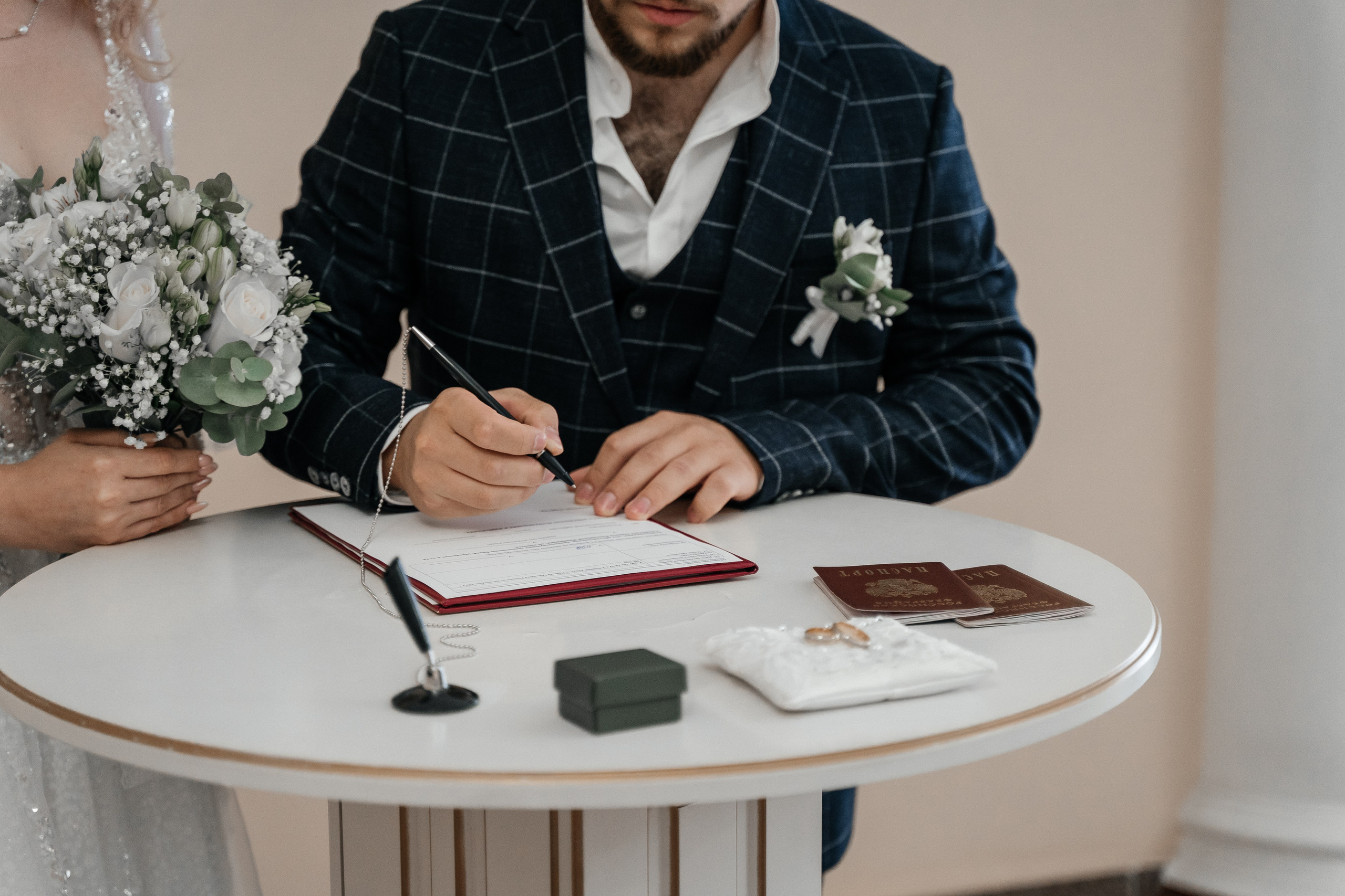 Фотографии с регистрации. Свадебный фотограф в городе Омск EAV Анастасия