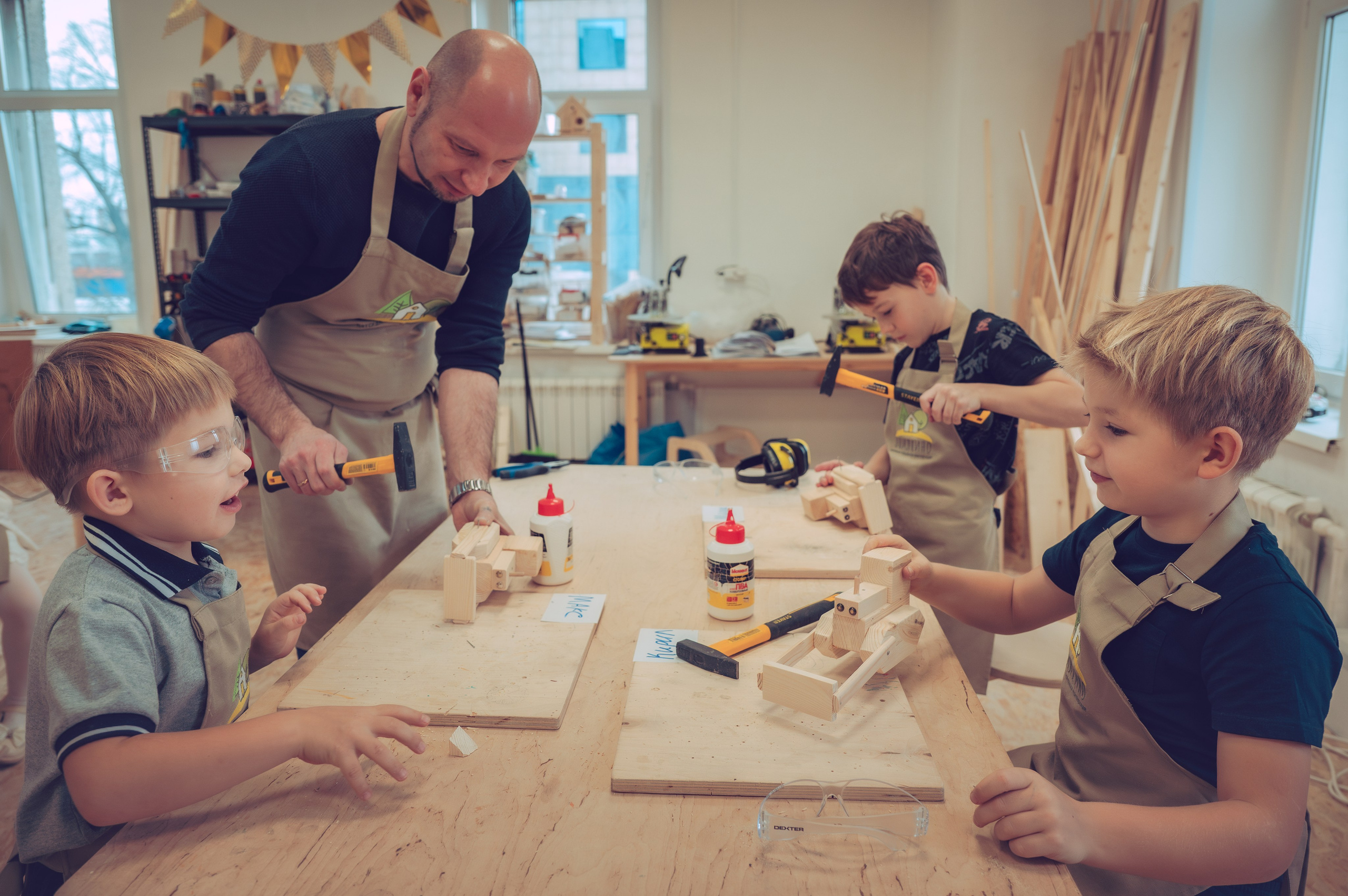 Репортаж из детской столярной мастерской. Семейный фотограф Руслан Каримов Одинцово Москва