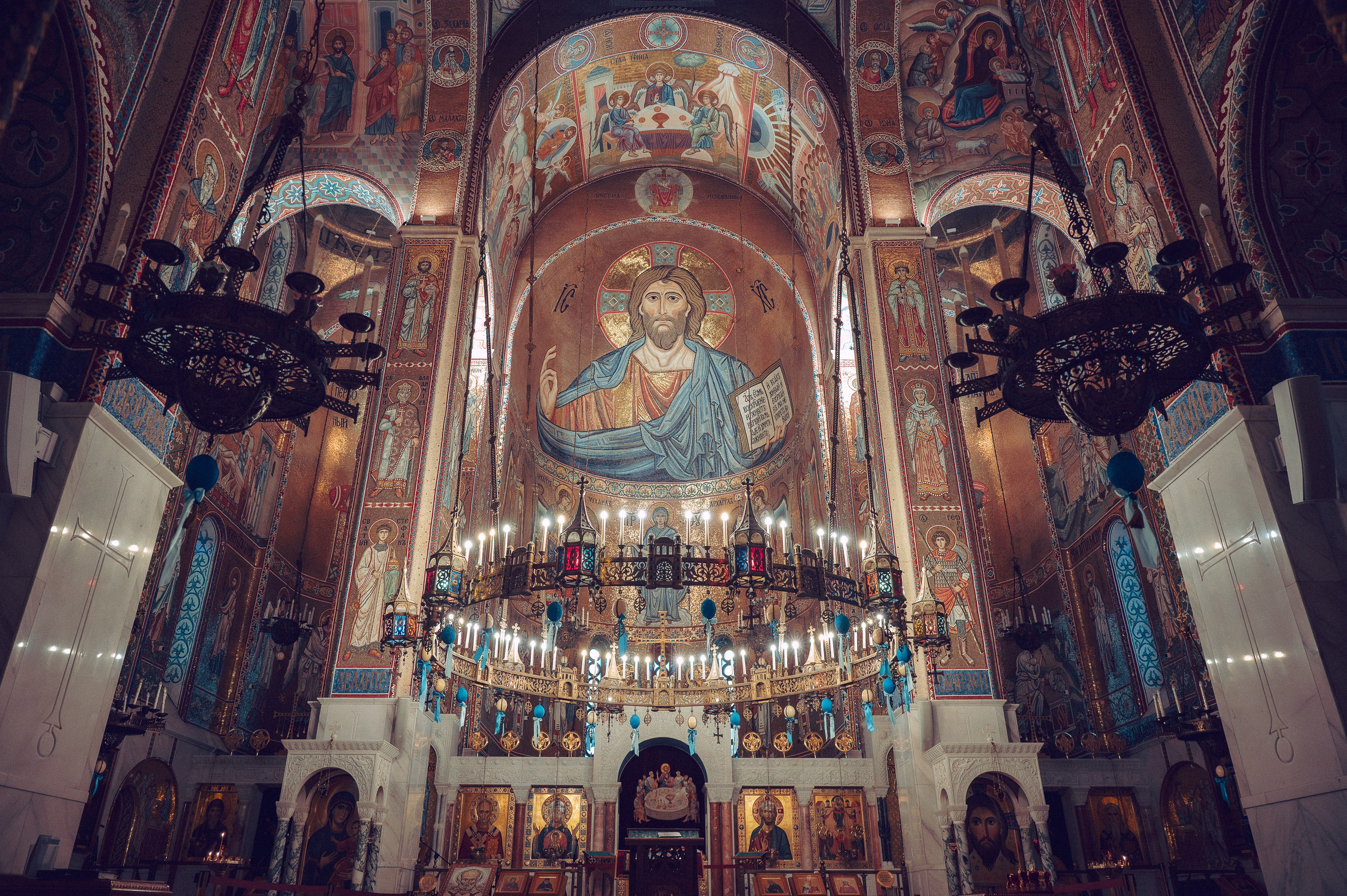 Венчание Ильи и Евгении в Храме Покрова Пресвятой Богородицы в Ясенево. Семейный фотограф Руслан Каримов Одинцово Москва