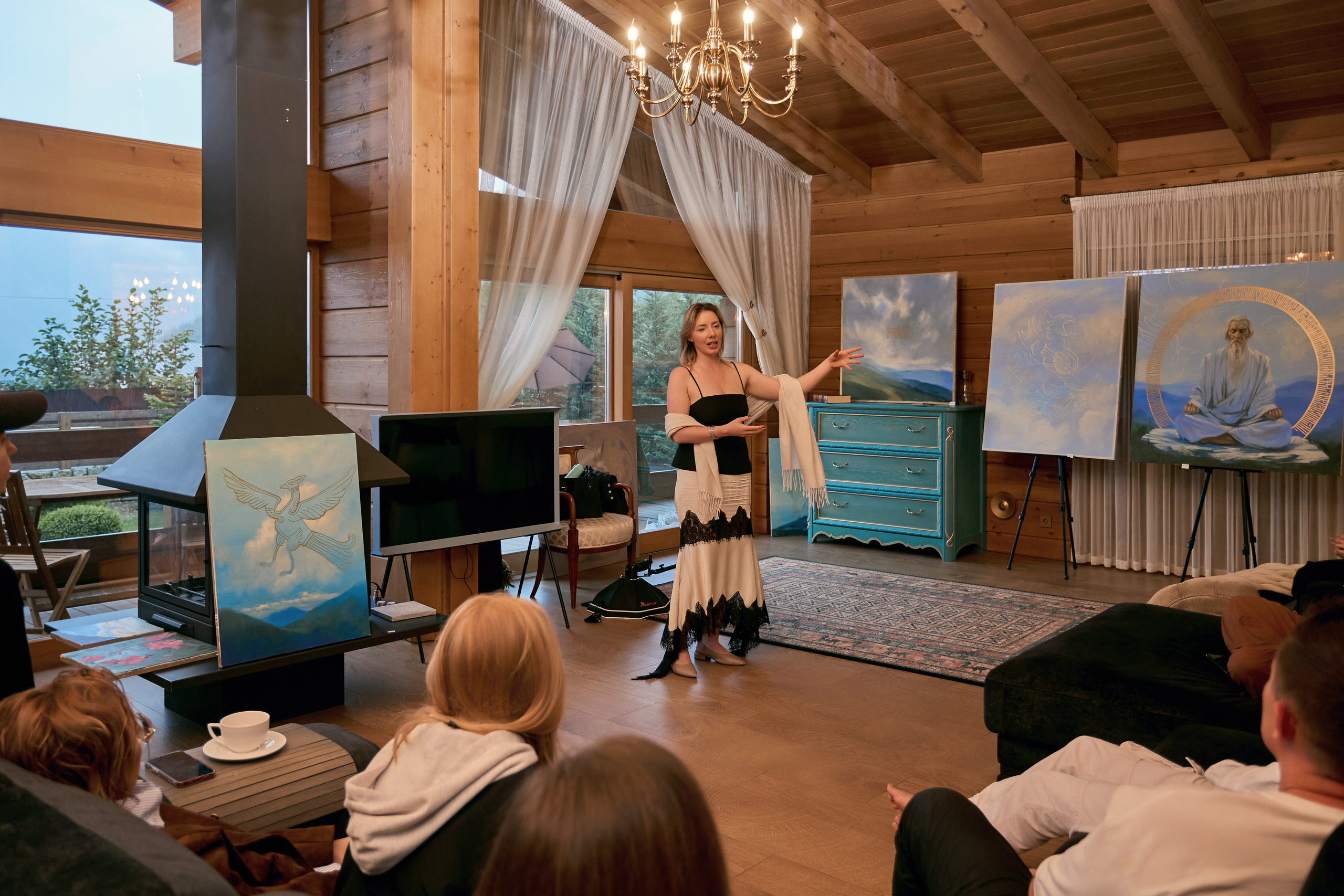 Встреча художников в небольшом загородном доме на Красной поляне. RetroChic Фото