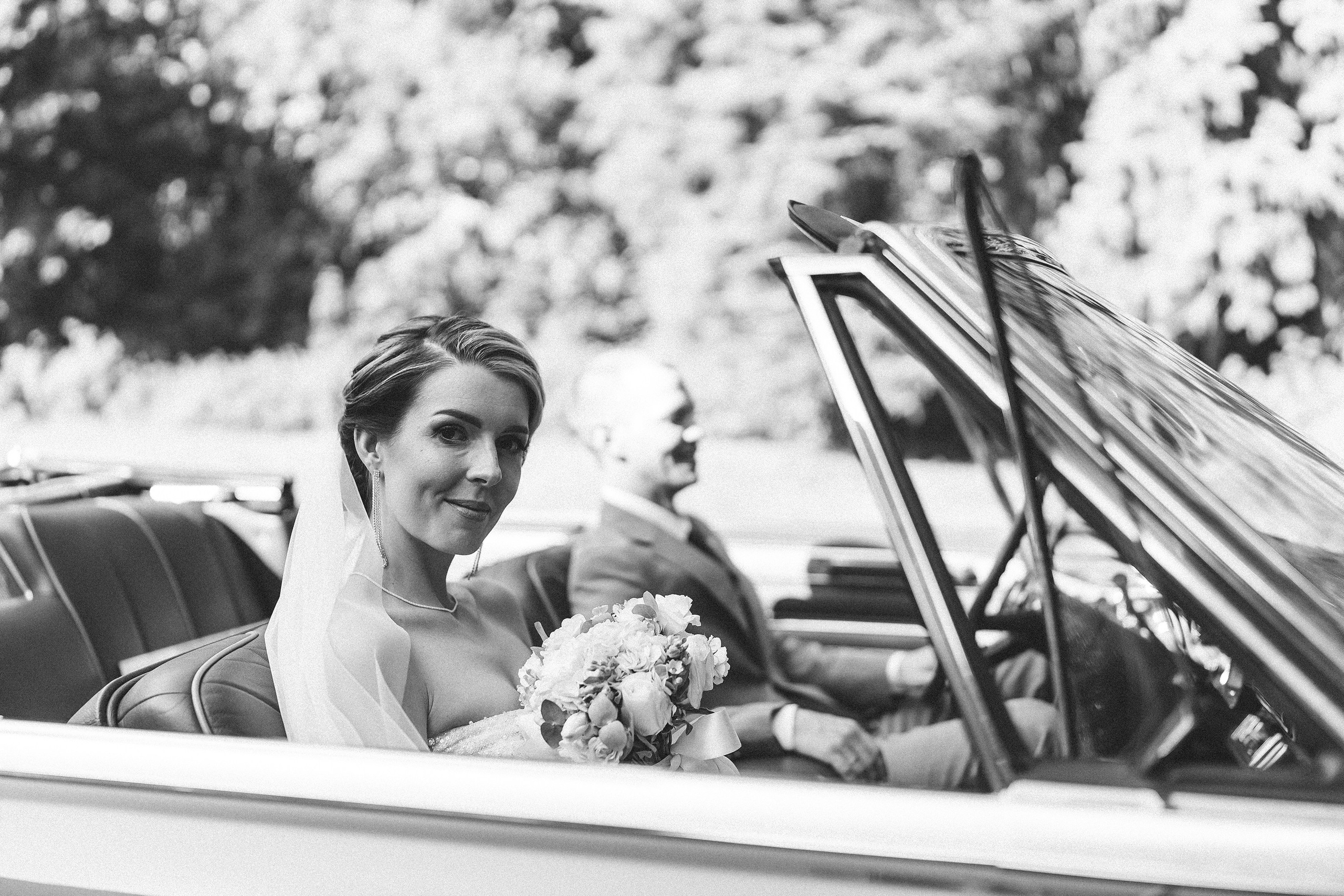 Свадебная фотосессия с росписью в ЗАГСе Видное и фотосессией с машиной. Свадебный фотограф в Москве — Оскар Гелманов