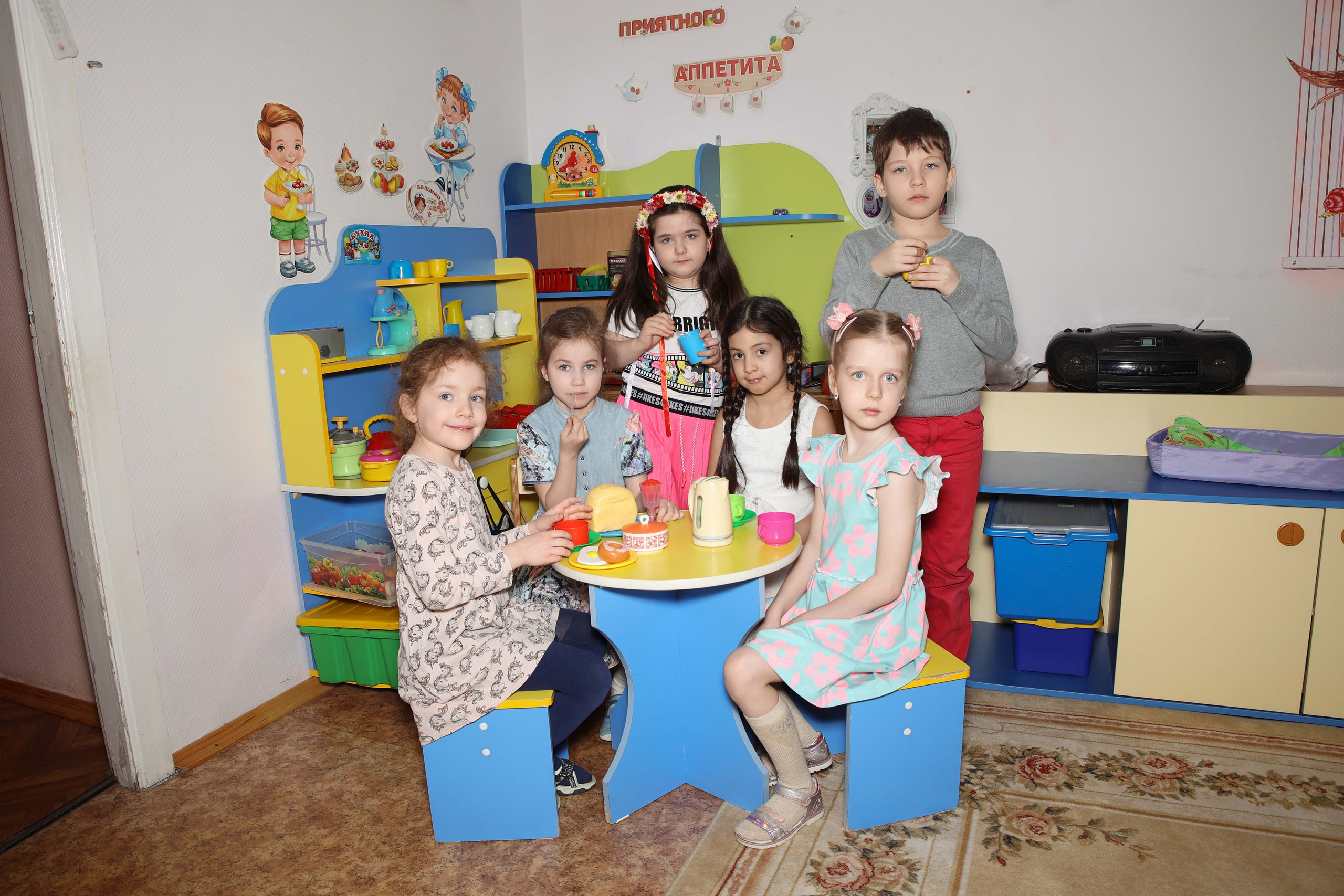 Групповые фотографии, фото с лучшим другом. Школьный и детсадовский фотограф Москва. Детский фотограф