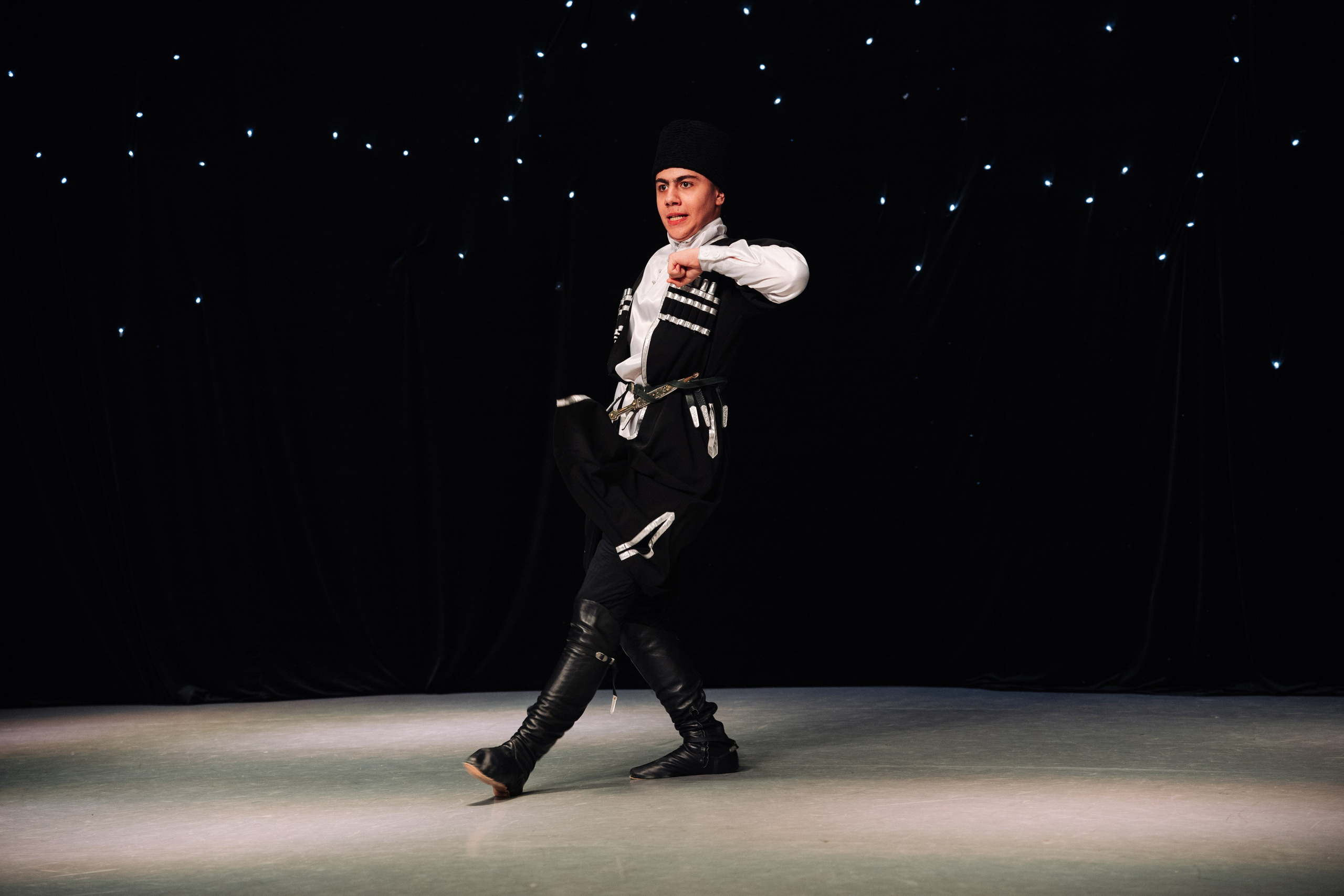 Благотворительный концерт в помощь Артему Сардаряну. Фотограф Артем Севостьянов. Профессиональная фотосъемка в Ногинске, Москве, Московской области и за границей