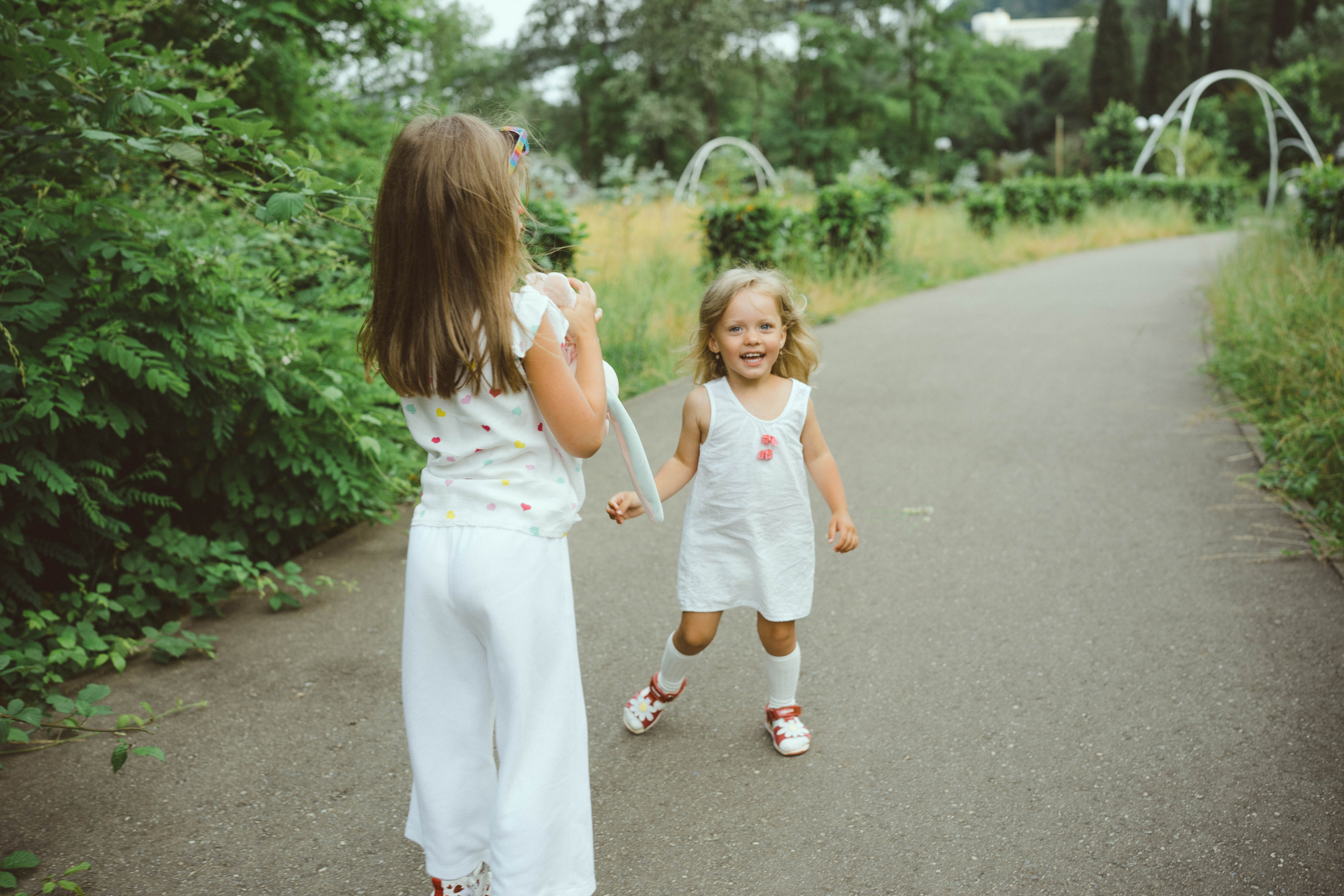 Михаил, Дарья, Варвара, Софья и Майя прогулка. Фотограф в Сочи Щетинина Анастасия