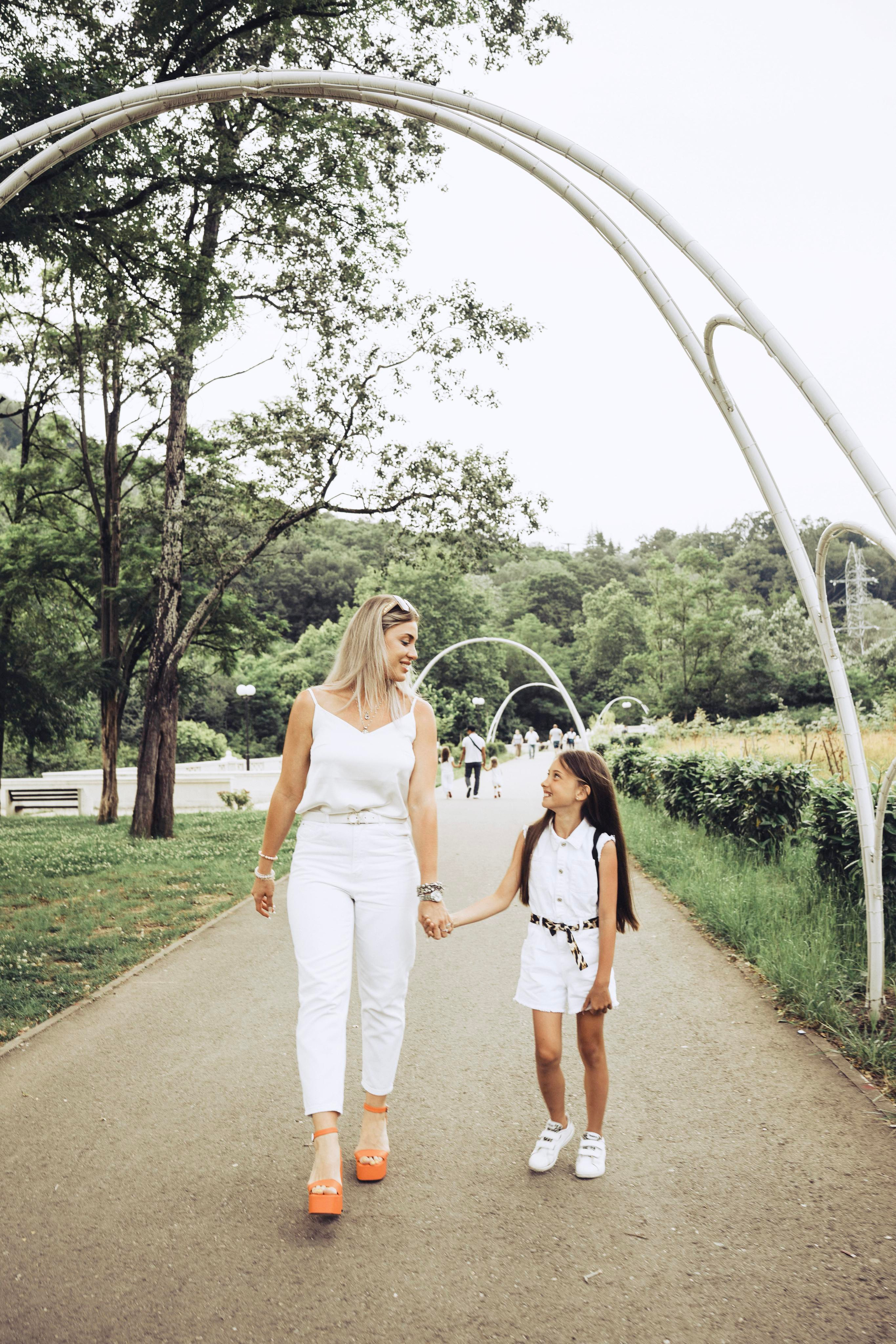 Михаил, Дарья, Варвара, Софья и Майя прогулка. Фотограф в Сочи Щетинина Анастасия