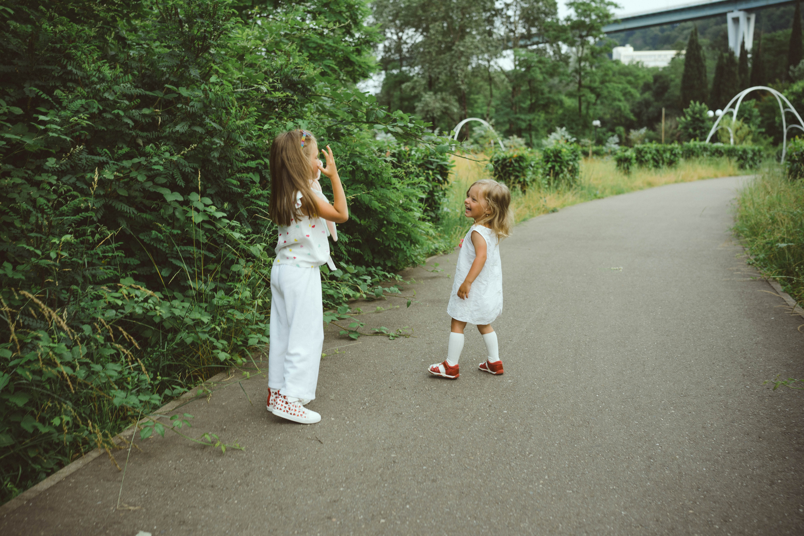 Михаил, Дарья, Варвара, Софья и Майя прогулка. Фотограф в Сочи Щетинина Анастасия