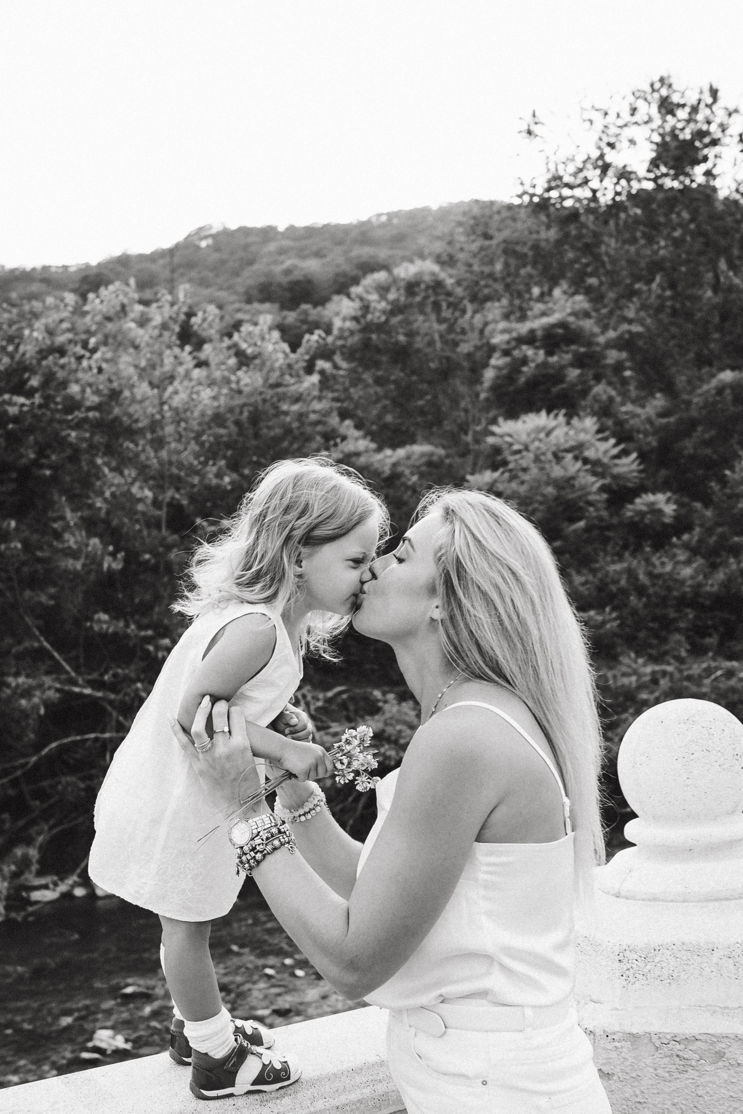 Михаил, Дарья, Варвара, Софья и Майя прогулка. Фотограф в Сочи Щетинина Анастасия